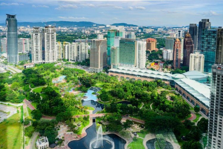 Taman KLCC via Dreamstime, 1. Museum Kesenian Islam Malaysia, 2. Kuala Lumpur City Gallery, 3. Menara Kembar Petronas Malaysia, 4. Pusat Kota Kuala Lumpur (KLCC), 5. Bukit Bintang Walkway Malaysia (The Golden Triangle), 6. Jembatan Putrajaya Malaysia, 7. Taman Burung Kuala Lumpur, 8. Kuala Lumpur Convention Center, 9. Menara Kuala Lumpur (KL Tower), 10. Jalan Alor Malaysia, 11. National Mosque Malaysia (Masjid Negara), 12. Aquaria KLCC, 13. Sri Mahamariamman Malaysia, 14. Sultan Abdul Samad Building Malaysia, 15. Dataran Merdeka atau Merdeka Square Malaysia, 16. Berjaya Times Square Theme Park, 17. Masjid Jamek Malaysia, 18. Chinatown Kuala Lumpur, 19. Istana Negara Malaysia, 20. Berjaya Time Square Theme Park, 21. Batu Caves, 22. Lake Gardens (Taman Tasik Perdana), 23. Kuil Thean Hou, 24. Rumah Penghulu Abu Seman, 25. Lake Symphony – Kuala Lumpur, 26. Little India – Kuala Lumpur, 27. Railway Station and Administration Building, 28. District 21 Kuala Lumpur, 29. Petrosains Discovery Centre, 30. Kuala Lumpur National Zoo & Aquarium, 31. Wisata Religi Masjid Putrajaya, 32. Sunway Lagoon Theme Park, 33. Kuala Lumpur Forest Eco Park, 34. Istana Budaya, 35. Jalan Alor, 36. Pusat Sains Negara, 36. i-City Shah Alam, 37. Bukit Tabur, 38. Skytrex Adventure, 39. National Textile Museum, 40. Sin Sze Ya Temple, 42. Royal Malaysian Police Museum, 43. Kuala Lumpur Butterfly Park, 44. Pasar Seni, 45. Suria KLCC, 46. Taman Botani Perdana, 47. Genting Highlands, 48. Museum Negara Malaysia, 49. Taman KLCC, 50. Tugu Negara, 51. Bukit Nanas, 52. Planetarium Negara, 53. Istana Negara Kuala Lumpur, 54. Menara KL118, 55. Titiwangsa Lake Gardens, 56. Petronas Gallery, 57. KL Tower Mini Zoo, 58. KidZania Kuala Lumpur