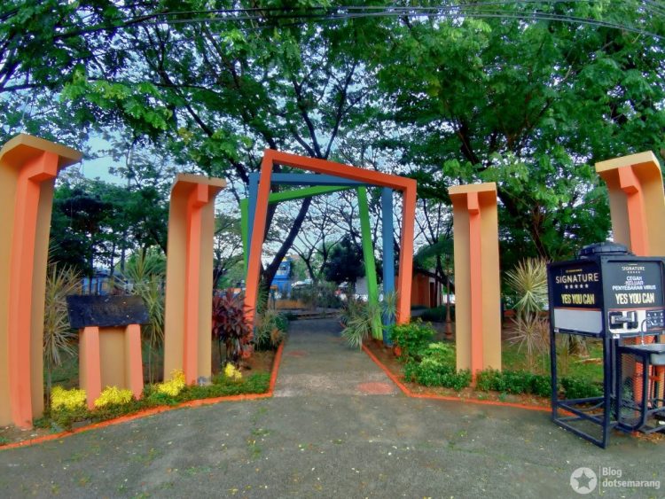 Taman Sampangan via Dotsemarang.blogspotcom, 1. Lapangan Simpang Lima Semarang, 2. Banjir Kanal Barat, 3. Taman Tugu Muda Semarang, 4. Taman Sampangan, 5. Taman Srigunting, 6. GOR Tri Lomba Juang, 7. Undip Tembalang