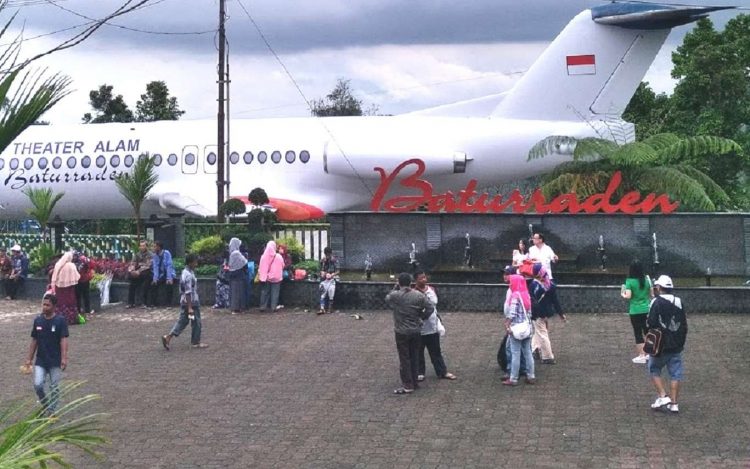 Teater Alam Baturaden Foto oleh Adiyanto Sukardi, Asal Mula Penamaan Baturaden, Akses Menuju Lokasi Kawasan Wisata, Tempat Wisata di Kawasan Baturaden, Fasilitas Wisata Baturaden