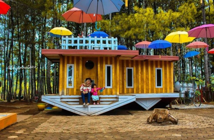 Wana Wisata Pokland Foto abu_sopian89 - Wisata Hits di Cianjur, 1. Pantai Jayanti, 2. The Little Venice Cipanas, 3. Istana Presiden Cipanas, 4. Wisata Alam Curug Citambur, 5. Taman Nasional Gunung Gede Pangrango, 6. Kebun Raya Cibodas, 7. Taman Bunga Nusantara, 8. Curug Cibeureum, 9. Wana Wisata Pokland, 10. Cimirung Gunung Hayam