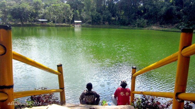 Wisata Alam Paco, 1. Kampung Coklat, 2. Taman Kebon Rojo, 3. Pantai Tambakrejo, 4. Pantai Pangi, 5. Perkebunan Teh Sirah Kencong, 6. Pantai Serang, 7. Blitar Park, 8. Petilasan Rambut Monte, 9. Candi Penataran, 10. Pantai Peh Pulo, 11. Goa Embultuk, 12. Candi Gambar Wetan, 13. Situs Arca Warak, 14. Candi Kotes, 15. Candi Sawentar, 16. Makam Bung Karno, 17. Istana Gebang, 18. Water Park Sumberudel, 19. Desa Wisata Semen, 20. Wisata Sejarah Monumen Trisula, 21. Penangkaran Rusa Maliran, 22. Agrowisata Karangsari Blitar, 23. Gunung Butak, 24. Pantai Gondo Mayit, 25. Air Terjun Coban Wilis, 26. Air Terjun Sirah Kencong, 27. Air Terjun Grenjeng, 28. Air Terjun Jurug Bening , 29. Objek Wisata Alam Pacuh, 30. Pantai Umbul Waru, 31. Curug dan Kedung Badrun, 32. Air Terjun Lawean, 33. Pantai Jolosutro, 34. Arung Jeram Soko Adventure Blitar, 35. Goa Maria Sendang Rejo, 36. Gardu Pandang Perkebunan Gambar, 37. Omah Djadoel, 38. Gunung Kelud, 39. Air Terjun Kedung Entong, 40.  Air Terjun Tirto Galuh, 41. Taman Jurug Goa Luweng Prodo, 42. Bukit Teletubies Blitar, 43. Hutan Pinus Gogoniti, 44. Kampung Afrika Blitar, 45. Gunung Butak, 46. Pantai Pasur, 47. Pantai Serit, 48. Monumen PETA, 49. Wisata Alam Paco, 50. Bendungan Serut, 51. Arca Gamprang, 52. Candi Simping, 53. Jurug Moncar, 54. Candi Mleri, 55. Candi Kalicilik, 56. Alun-alun Blitar, 57. Blitar Green Park, 58. Taman Pecut, 59. Fish Garden Blitar, 60. Kaloka Lodoyo, 61. Pemandian Sumur Amber Kandangan, 62. Bendungan Wlingi Raya, 63. Taman Idaman Hati Wlingi Blitar, 64. Villa Puncak Pesanggrahan Tambakrejo