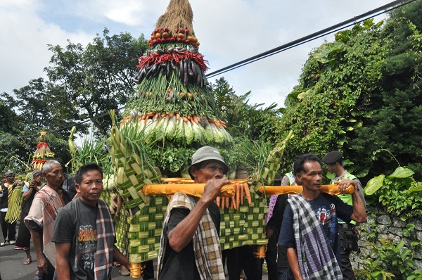 Wisata Budaya Grebeg Suro via Jatengprov, Asal Mula Penamaan Baturaden, Akses Menuju Lokasi Kawasan Wisata, Tempat Wisata di Kawasan Baturaden, Fasilitas Wisata Baturaden