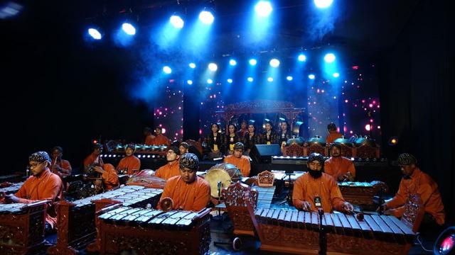 Yogyakarta Gamelan Festival, 1. Dieng Culture Festival, 2. Festival Jazz Gunung, 3. Yogyakarta Gamelan Festival, 4. Festival Lembah Baliem (Papua), 5. Festival Pacu Jawi (Sumatera Barat), 6. Festival Danau Toba (Sumatera Utara), 7. Festival Rambu Solo (Sulawesi Selatan), 8. Festival Karapan Sapi (Jawa Timur), 9. Festival Sekaten (Yogyakarta), 10. Festival Cap Go Meh (Kalimantan Barat), 11. Festival Erau Kertanegara (Kalimantan Timur), 12. Festival Likurai Timor-Belu (Nusa Tenggara Timur), 13. Festival Lombat Batu di Nias, 14. Pekan Batik Nusantara di Pekalongan, 15. Festival Ogoh-Ogoh di Bali, 16. Gandrung Sewu di Banyuwangi, 17. Festival Danau Sentani di Jayapura