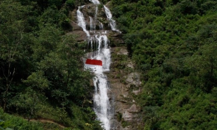 Air Terjun Malute, 1. Pantai Lombang-lombang, 2. Pulau Karampuang, 3. Wisata Mangrove Bebanga, 4. Pantai Manakarra, 5. Pantai Tapandullu, 6. Air Terjun Tammasapi, 7. Taman Wisata Bukit Jati Gentungan, 8. Pantai Ujung Bulo, 9. Tanjung Ngalo, 10. Air Terjun Malute, 11. Pantai Palippis, 12. Wisata Kelapa Tujuh, 13. Wisata Panorama Mamuju, 14. Air Terjun Tamasapi, 15. Air Terjun Kalando, 16. Pantai Dato, 17. Pantai Rangas, 18. Wisata Pantai Galung, 19. Tanjung Losa, 20. Puncak Mamuju City, 21. Wisata Pantai Mangrove Ampallas, 22. Kampung Nelayan, 23. Bundaran Air Mancur Arteri, 24. Masjid Raya Syuhada