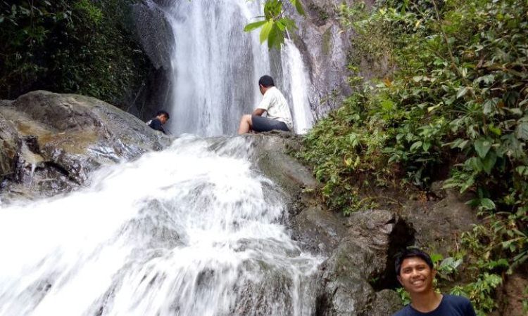 Air Terjun Barubu via 2Enam, 1. Pantai Pasangkayu dan Pantai Tanjung Babia, 2. Air Terjun Barubu, 3. Tugu SMART, 4. Air Terjun Kaluku Nangka, 5. Goa Lawah, 6. Pantai Batu Oge, 7. Wisata Vovasanggayu, 8. Pantai Cinoki, 9. Masjid Al-Madaniah Pasangkayu