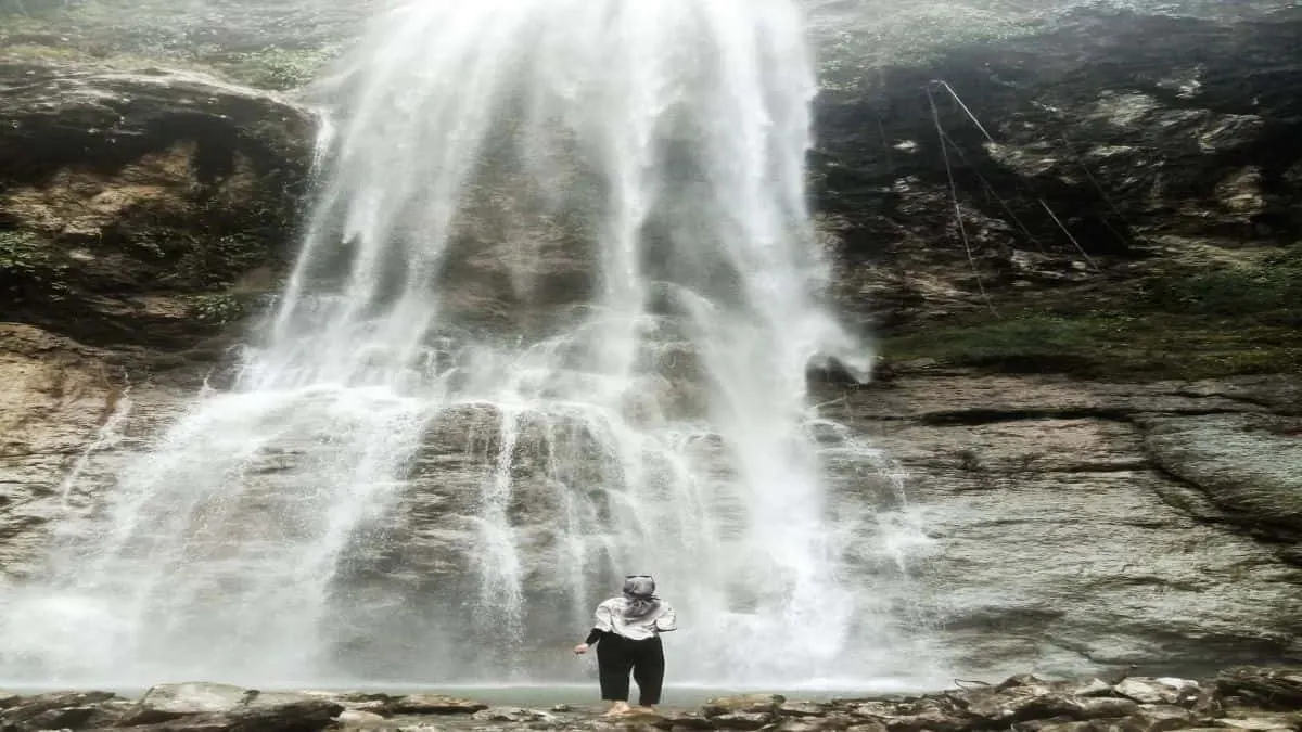Air Terjun Boba via Instagram.com @tentang_sulteng, 1. Air Terjun Menduru, 2. Permandian Panapa, 3. Danau Lowo, 4. Muara Bajoe, 5. Danau Tiu, 6. Goa Tamanoa Wawopada, 7. Istana Raja Mori, 8. Batu Payung, 9. Teluk Tomori, 10. Bukit Teletubies, 11. Pulau Togonteo, 12. Pantai Ungkea, 13. Air Terjun Boba, 14. Air Terjun Wera Blanga, 15. Hutan Pinus Tepotowoa, 16. Pulau Gurita, 17. Hutan Mangrove Koya, 18. Air Terjun Mataruttung, 19. Pemandian Lemboroma, 20. Pemandian Korowalelo, 21. Tompa Ofoi, 22. Pantai Jompi, 23. Pulau Rumbia, 24. Pulau Pengia