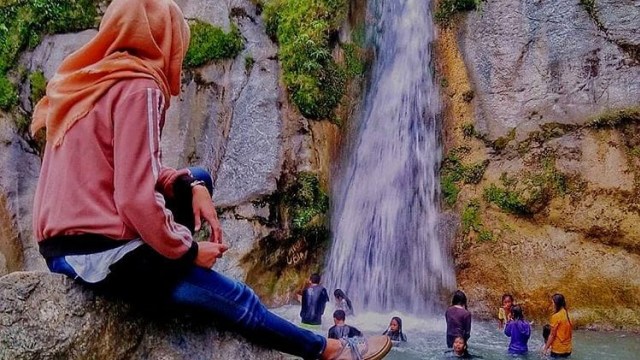 Air Terjun Loli Tasiburi via Kumparan, 1. Masjid Arkam Babu Rahman, 2. Pantai Taipa, 3. Jembatan Ponulele, 4. Pantai Taman Ria, 5. Pantai Talise, 6. Danau Tambing, 7. Sumur Raksasa Alami Pusentasi, 8. Pantai Tanjung Karang Donggala, 9. Anjungan Kota Donggala, 10. Pantai Boneoge, 11. Air Terjun Loli Tasiburi, 12. Hutan Mangrove Donggala, 13. Danau Talaga, 14. Pulau Pasoso, 15. Pantai Kaluku, 16. Pantai Hayalan, 17. Pantai Labuana, 18. Pantai Sivalenta, 19. Pantai Bonebula, 20. Pantai Enu, 21. Pantai Bambarano, 22. Pantai Tambu