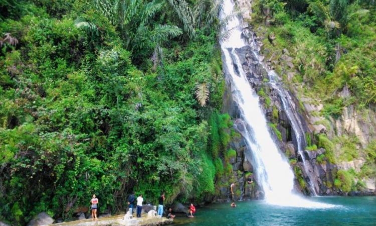 Air Terjun Parapa, 1. Paralayang Matantimali, 2. Wisata Alam Kapopo, 3. Taman Wisata dan Air Terjun Wera, 4. Arung Jeram River Tubing Oloboju, 5. Matantimali, 6. Bulu Tanda, 7. Air Terjun Mantikole, 8. Pemandian Air Panas Bora, 9. Danau Lindu, 10. Sekolah Alam ‘Awan Hijau’ Kamalisi, 11. Padepokan Kopi Organik, 12. Air Terjun Parapa