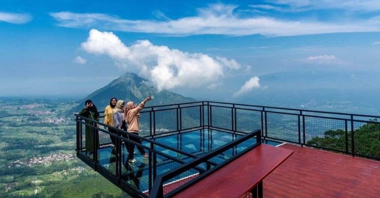 Awang-awang Telomoyo via iNews, 1. Candi Borobudur, 2. Rafting di Sungai Progo Atas, 3. Alun-alun Kota Magelang, 4. Air Terjun Kedung Kayang, 5. Taman Kyai Langgeng, 6. Ketep Pass, 7. Air Terjun Sekar Langit, 8. Rumah Kamera, 9. Candi Mendut, 10. Candi Pawon, 11. Gunung Andong, 12. Candi Selogriyo, 13. Gunung Tidar, 14. Curug Grenjengan Kembar, 15. Punthuk Setumbu, 16. Trekking Gunung Merbabu, 17. Curug Silawe, 18. Pemandian Air Hangat Candi Umbul, 19. Taman Badaan, 20. Museum Sudirman, 21. Pinusan Kragilan Magelang, 22. Candi Canggal, 23. Candi Ngawen, 24. Candi Lumbung, 25. Pemandian Kali Bening, 26. Air Terjun Kedung Kayangan, 27. Gardu Pandang Babadan, 28. Arung Jeram Kali Elo, 29. Telaga Bleder, 30. Gardu Pandang Bukit Barede, 31. Gardu Pandang Dlimas, 32. Gardu Pandang Mangli, 33. Sukmojoyo Hill, 34. Hutan Pinus Grenden, 35. Gereja Ayam di Dusun Gombong, 36. Punthuk Setumbu, 37. Kedung Sembrani, 38. Gunung Telomoyo, 39. Silancur Highland, 40. Bukit Grenden, 41. Curug Sigetik, 42. Puntuk Mangir Gunung Payung, 43. Bukit Rhema, 44. Hutan Pinus Wisata Mangli, 45. Jurang Jero, 46. OHD Museum, 47. Gunung Giyanti, 48. Curug Watu Ploso, 49. Klenteng Liong Hok Bio, 50. Curug Gleyor, 51. Punthuk Mongkrong, 52. Bukit Sleker, 53. Curug Lawang Kori, 54. Bukit kertojoyo, 55. Taman Ramadanu, 56. Puncak Seoloyo, 57. Taman Wisata Kopeng, 58. Bukit Gancik Selo Boyolali, 59. Gunung Sumbing, 60. Punthuk Kendil, 61. Bukit Harapan Cuntel, 62. Kebun Durian Candimulyo, 63. Jembatan Gantung Mangunsuko, 64. Air Terjun Goa Slandak, 65. Air Terjun Sumuran, 67. Museum Kapal Samudraraksa, 68. Karesidenan Kedu, 69. New Selo, 70. Taman Dewari, 71. Desa Wisata Candirejo, 72. Svargabumi Borobudur, 73. Awang-awang Telomoyo, 74. Ladon Little Island, 75. Candi Retno, 76. Wisata Petik Salak Gapoktan Ngudi Luhur, 77. Pesona Cempurung, 78. Gardu Pandang Cepogo, 79. Taman Garempong Bringin Kulon, 80. Sendang Mudal, 81. Curug Dlimas, 82. Museum Diponegoro, 83. Curug Sikencling, 84. Sendang Maren, 85. Citraelo Rafting, 86. Desa Wisata Ngawen, 87. Wisata Kulon Ndeso, 88. Taman Bunga Matahari, 89. Taman Hanya Untukmu, 90. Junkyard Autopark & Cafe, 91. Balkondes Ngadiharjo, 92. Banyuroto, 93. Bukit Dagi, 94. Jembatan Gantung Srowol, 95. Candi Asu, 96. Persawahan Permitan, 97. Bakorwil II Magelang, 98. Kebun Bibit Senopati