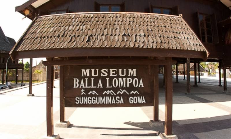 Balla Lompoa Bantaeng - Tempat Wisata di Bantaeng, 1. Pantai Seruni, 2. Pantai Marina, 3. Bukit Rumbia, 4. Gunung Daulu, 5. Agrowisata Loka, 6. Air Terjun Bissappu, 7. Air Terjun Eremerasa, 8. Air Terjun Mattep, 9. Air Terjun Bossola, 10. Air Terjun Simoko, 11. Agrowisata Uluere, 12. Air Terjun Cekala, 13. Mini Showfarm Bantaeng, 14. Bukit Muntea, 15. Jembatan Bonto Salluang, 16. Balla Lompoa Bantaeng, 17. Air Terjun Baruttung, 18. Puncak Gunung Loka, 19. Pemandian Borong Lompoa, 20. Wisata Latar Hijau, 21. Air Terjun Bialo, 22. Wisata Hutan Pinus Rombeng