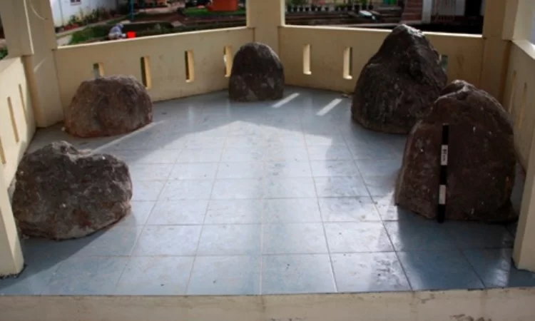Batu Kurai Limo Jorong via Agamvanminangkabau.blogspotcom