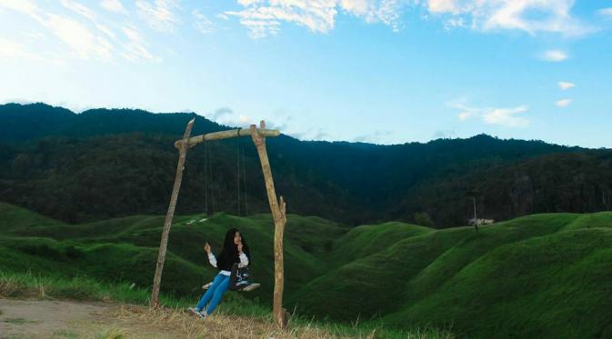 Bukit Keles via Instagram.com @sukalaang, 1. Sabang Tende, 2. Udang Merah Tanjung Sanjangan, 3. Air Terjun Sigelang, 4. Pekan Budaya dan Pariwisata di Tolitoli, 5. Tanjung Matop Tolitoli, 6. Pantai Bajungan Tolitoli, 7. Wisata Bahari Ratu Ampat, 8. Kampung Wisata Desa Malangga, 9. Berkunjung ke Pulau Kapas, 10. Ekowisata Mangrove Teluk Pulias, 11. Pantai Pijar, 12. Bukit Keles, 13. Goa Pamona, 14. Pulau Salando, 15. Pulau Lingayan, 16. Pantai Lalos, 17. Pantai Bajugan, 18. Air Terjun Malangga, 19. Pulau Lutungan