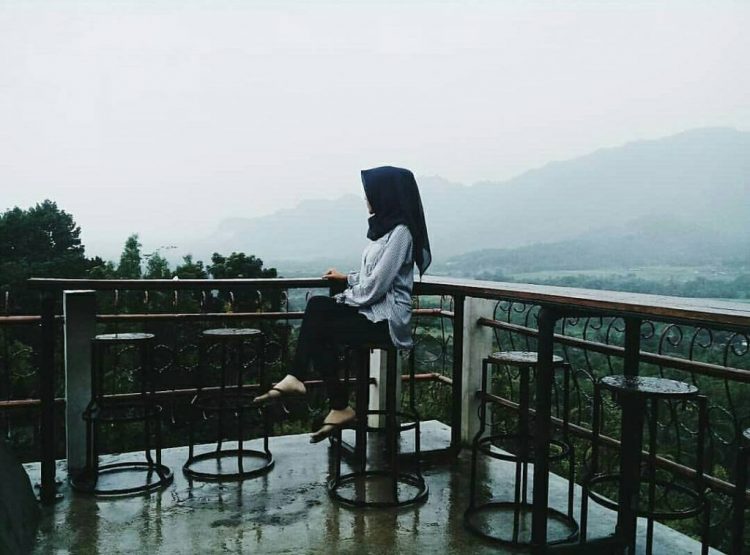 Bukit Rhema via Instagram.com @sitirahayu_23, 1. Candi Borobudur, 2. Rafting di Sungai Progo Atas, 3. Alun-alun Kota Magelang, 4. Air Terjun Kedung Kayang, 5. Taman Kyai Langgeng, 6. Ketep Pass, 7. Air Terjun Sekar Langit, 8. Rumah Kamera, 9. Candi Mendut, 10. Candi Pawon, 11. Gunung Andong, 12. Candi Selogriyo, 13. Gunung Tidar, 14. Curug Grenjengan Kembar, 15. Punthuk Setumbu, 16. Trekking Gunung Merbabu, 17. Curug Silawe, 18. Pemandian Air Hangat Candi Umbul, 19. Taman Badaan, 20. Museum Sudirman, 21. Pinusan Kragilan Magelang, 22. Candi Canggal, 23. Candi Ngawen, 24. Candi Lumbung, 25. Pemandian Kali Bening, 26. Air Terjun Kedung Kayangan, 27. Gardu Pandang Babadan, 28. Arung Jeram Kali Elo, 29. Telaga Bleder, 30. Gardu Pandang Bukit Barede, 31. Gardu Pandang Dlimas, 32. Gardu Pandang Mangli, 33. Sukmojoyo Hill, 34. Hutan Pinus Grenden, 35. Gereja Ayam di Dusun Gombong, 36. Punthuk Setumbu, 37. Kedung Sembrani, 38. Gunung Telomoyo, 39. Silancur Highland, 40. Bukit Grenden, 41. Curug Sigetik, 42. Puntuk Mangir Gunung Payung, 43. Bukit Rhema, 44. Hutan Pinus Wisata Mangli, 45. Jurang Jero, 46. OHD Museum, 47. Gunung Giyanti, 48. Curug Watu Ploso, 49. Klenteng Liong Hok Bio, 50. Curug Gleyor, 51. Punthuk Mongkrong, 52. Bukit Sleker, 53. Curug Lawang Kori, 54. Bukit kertojoyo, 55. Taman Ramadanu, 56. Puncak Seoloyo, 57. Taman Wisata Kopeng, 58. Bukit Gancik Selo Boyolali, 59. Gunung Sumbing, 60. Punthuk Kendil, 61. Bukit Harapan Cuntel, 62. Kebun Durian Candimulyo, 63. Jembatan Gantung Mangunsuko, 64. Air Terjun Goa Slandak, 65. Air Terjun Sumuran, 67. Museum Kapal Samudraraksa, 68. Karesidenan Kedu, 69. New Selo, 70. Taman Dewari, 71. Desa Wisata Candirejo, 72. Svargabumi Borobudur, 73. Awang-awang Telomoyo, 74. Ladon Little Island, 75. Candi Retno, 76. Wisata Petik Salak Gapoktan Ngudi Luhur, 77. Pesona Cempurung, 78. Gardu Pandang Cepogo, 79. Taman Garempong Bringin Kulon, 80. Sendang Mudal, 81. Curug Dlimas, 82. Museum Diponegoro, 83. Curug Sikencling, 84. Sendang Maren, 85. Citraelo Rafting, 86. Desa Wisata Ngawen, 87. Wisata Kulon Ndeso, 88. Taman Bunga Matahari, 89. Taman Hanya Untukmu, 90. Junkyard Autopark & Cafe, 91. Balkondes Ngadiharjo, 92. Banyuroto, 93. Bukit Dagi, 94. Jembatan Gantung Srowol, 95. Candi Asu, 96. Persawahan Permitan, 97. Bakorwil II Magelang, 98. Kebun Bibit Senopati
