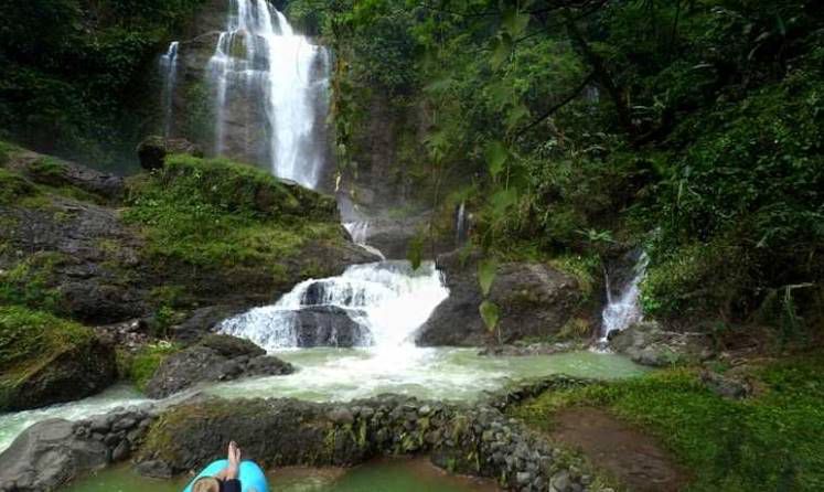 Curug Cina - Tempat Wisata di Ciater, 1. Objek Wisata Air Panas Ciater, 2. Ciater Highland Resort, 3. Pantai Cirewang, Legon Kulon, 4. Curug Cibareubeuy, 5. Gedung Wisma Karya, 6. Kolam Renang Ciheuleut, 7. Curug Cijalu, 8. Museum Teh, 9. Curug Cileat, 10. Penangkaran Buaya Blanakan, 11. Pantai Kelapa Patimban, 12. Sari Ater Spa Spring Resort, 13. Lembah Gunung Kujang, 14. Rumah Sejarah, 15. Gunung Tangkuban Perahu, 16. Ciater Spa Resort, 17. Curug Ciangin, 18. Curug Cina, 19. Curug Bentang, 20. Kebun Teh Ciater