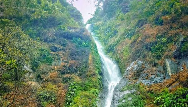 Curug Cibareubeuy via Djawanews, 1. Objek Wisata Air Panas Ciater, 2. Ciater Highland Resort, 3. Pantai Cirewang, Legon Kulon, 4. Curug Cibareubeuy, 5. Gedung Wisma Karya, 6. Kolam Renang Ciheuleut, 7. Curug Cijalu, 8. Museum Teh, 9. Curug Cileat, 10. Penangkaran Buaya Blanakan, 11. Pantai Kelapa Patimban, 12. Sari Ater Spa Spring Resort, 13. Lembah Gunung Kujang, 14. Rumah Sejarah, 15. Gunung Tangkuban Perahu, 16. Ciater Spa Resort, 17. Curug Ciangin, 18. Curug Cina, 19. Curug Bentang, 20. Kebun Teh Ciater