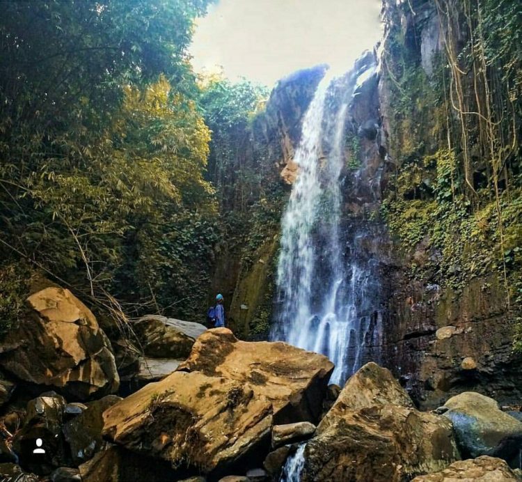 Curug Lawang Kori via Instagram.com @dimas.syahputra31, 1. Candi Borobudur, 2. Rafting di Sungai Progo Atas, 3. Alun-alun Kota Magelang, 4. Air Terjun Kedung Kayang, 5. Taman Kyai Langgeng, 6. Ketep Pass, 7. Air Terjun Sekar Langit, 8. Rumah Kamera, 9. Candi Mendut, 10. Candi Pawon, 11. Gunung Andong, 12. Candi Selogriyo, 13. Gunung Tidar, 14. Curug Grenjengan Kembar, 15. Punthuk Setumbu, 16. Trekking Gunung Merbabu, 17. Curug Silawe, 18. Pemandian Air Hangat Candi Umbul, 19. Taman Badaan, 20. Museum Sudirman, 21. Pinusan Kragilan Magelang, 22. Candi Canggal, 23. Candi Ngawen, 24. Candi Lumbung, 25. Pemandian Kali Bening, 26. Air Terjun Kedung Kayangan, 27. Gardu Pandang Babadan, 28. Arung Jeram Kali Elo, 29. Telaga Bleder, 30. Gardu Pandang Bukit Barede, 31. Gardu Pandang Dlimas, 32. Gardu Pandang Mangli, 33. Sukmojoyo Hill, 34. Hutan Pinus Grenden, 35. Gereja Ayam di Dusun Gombong, 36. Punthuk Setumbu, 37. Kedung Sembrani, 38. Gunung Telomoyo, 39. Silancur Highland, 40. Bukit Grenden, 41. Curug Sigetik, 42. Puntuk Mangir Gunung Payung, 43. Bukit Rhema, 44. Hutan Pinus Wisata Mangli, 45. Jurang Jero, 46. OHD Museum, 47. Gunung Giyanti, 48. Curug Watu Ploso, 49. Klenteng Liong Hok Bio, 50. Curug Gleyor, 51. Punthuk Mongkrong, 52. Bukit Sleker, 53. Curug Lawang Kori, 54. Bukit kertojoyo, 55. Taman Ramadanu, 56. Puncak Seoloyo, 57. Taman Wisata Kopeng, 58. Bukit Gancik Selo Boyolali, 59. Gunung Sumbing, 60. Punthuk Kendil, 61. Bukit Harapan Cuntel, 62. Kebun Durian Candimulyo, 63. Jembatan Gantung Mangunsuko, 64. Air Terjun Goa Slandak, 65. Air Terjun Sumuran, 67. Museum Kapal Samudraraksa, 68. Karesidenan Kedu, 69. New Selo, 70. Taman Dewari, 71. Desa Wisata Candirejo, 72. Svargabumi Borobudur, 73. Awang-awang Telomoyo, 74. Ladon Little Island, 75. Candi Retno, 76. Wisata Petik Salak Gapoktan Ngudi Luhur, 77. Pesona Cempurung, 78. Gardu Pandang Cepogo, 79. Taman Garempong Bringin Kulon, 80. Sendang Mudal, 81. Curug Dlimas, 82. Museum Diponegoro, 83. Curug Sikencling, 84. Sendang Maren, 85. Citraelo Rafting, 86. Desa Wisata Ngawen, 87. Wisata Kulon Ndeso, 88. Taman Bunga Matahari, 89. Taman Hanya Untukmu, 90. Junkyard Autopark & Cafe, 91. Balkondes Ngadiharjo, 92. Banyuroto, 93. Bukit Dagi, 94. Jembatan Gantung Srowol, 95. Candi Asu, 96. Persawahan Permitan, 97. Bakorwil II Magelang, 98. Kebun Bibit Senopati