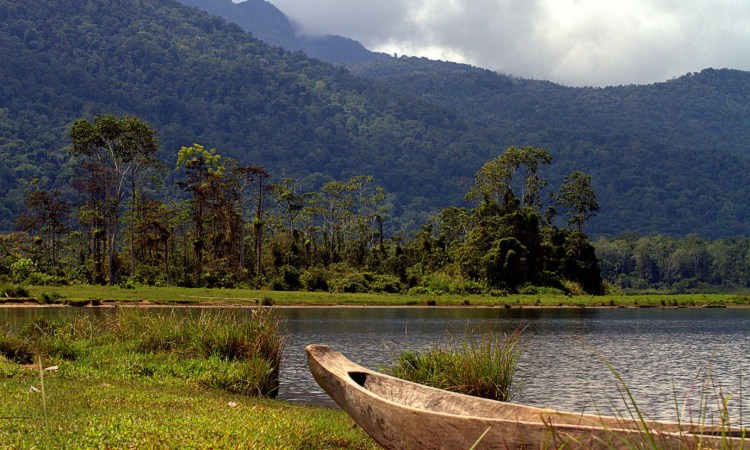 Danau Lindu via Kabarseleber, 1. Paralayang Matantimali, 2. Wisata Alam Kapopo, 3. Taman Wisata dan Air Terjun Wera, 4. Arung Jeram River Tubing Oloboju, 5. Matantimali, 6. Bulu Tanda, 7. Air Terjun Mantikole, 8. Pemandian Air Panas Bora, 9. Danau Lindu, 10. Sekolah Alam ‘Awan Hijau’ Kamalisi, 11. Padepokan Kopi Organik, 12. Air Terjun Parapa