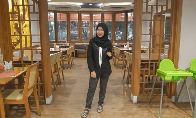Daegu Korean Grill via Instagram.com @mitaa_emje, 1. Sate Buntel Bu Bejo Nikmatnya Tiada Tara, 2. Mantapnya Tengkleng Klewer Bu Edi, 3. Timlo Sastro Mantapnya Legendaris, 4. Selat Mbak Lies yang Sehat dan Nikmat, 5. Manis dan Legit Serabi Notosuman, 6. Tahok Pak Citro yang Yummie Banget, 7. Sate Kere Yu Rebi, 8. Segarnya Es Dawet Telasih Bu Dermi, 9. Brambang Asem Yu Sum, 10. Gudeg Gudeg Margoyudan BU KASNO, 11. Bebek Goreng H Slamet, 12. Warung Gongso Pusat, 13. Rumah Makan Oh La Vita, 14. OW Omah Wedangan, 15. Rumah Makan Dapur Solo, 16. Mang Engking Solo, 17. Rumah Makan Nini Thowong, 18. Rumah Makan Adem Ayem, 19. Tiga Tjeret Cafe Solo, 20. Menu Sate Kambing Mbok Galak solo, 21. Nasi Liwet Bu Wongso Lemu Solo, 22. Galabo Solo, 23. Ayam Bakar “Ojo Gelo”, 24. Bakso Alex, 25. Warung Gmah Ripah, 26. Wedangan Bung Klithik, 27. Mom Milk, 28. EAternity, 29. Kawasan Taman Sriwedari, 30. Daegu Korean Grill, 31. Niagara Sushi, 32. Bale Padi Resto, 33. Diamond Cafe, 34. Seafood Pak Petruk, 35. Sate Buntel Tambak Segaran, 36. Pasar Malam Ngarsopuro, 37. Selat Viens Solo, 38. Soto Gading, 39. Sambel Tumpang Bu Kis, 40. Tahu Kupat Solihin, 41. Bakso Kadipolo, 42. Tahu Kupat Pak Gombloh