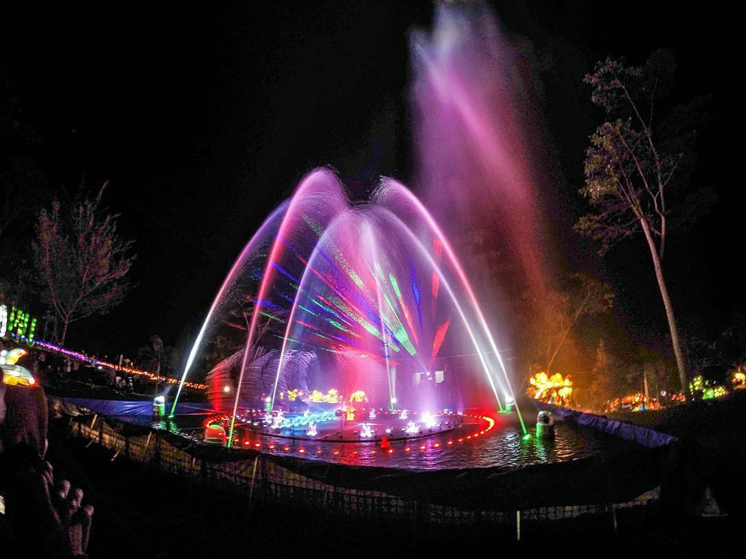 Festival of Light Kaliurang via Instagram.com @jogjanight_, 1. Wisata Malioboro, 2. Wisata Tugu Jogja, 3. Wisata Sendratari Ramayana, 4. Wisata Pasar Seni Gabusan, 5. Wisata Titik Nol Kilometer, 6. Wisata Alun-Alun Utara (Altar), 7. Wisata Alun-Alun Kidul (Alkid), 8. Wisata Taman Pelangi, 9. Wisata Hutan Pinus Pengger, 10. Wisata Tebing Breksi, 11. Wisata Pintu Langit Dahromo, 12. Wisata Plengkung Gading, 13. Wisata Bukit Bintang, 14. Wisata Sindu Kusuma Edupark, 15. Wisata Bukit Paralayang Parangtritis, 16. Wisata Angkringan KR, 17. Puncak Becici, 18. Loko Coffee, 19. HeHa Sky View, 20. Festival of Light Kaliurang, 21. Angkringan Kopi Jos, 22. Cafe Joglo Watu Langit, 23. Raminten Cabaret Show, 24. Pasar Kangen, 25. Pantai Greweng, 26. Heha Ocean View, 27. Obelix Hills, 28. Tumpeng Menoreh