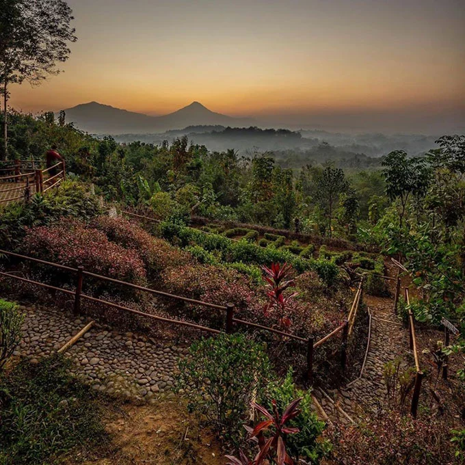 Gardu Pandang Bukit Barede, 1. Candi Borobudur, 2. Rafting di Sungai Progo Atas, 3. Alun-alun Kota Magelang, 4. Air Terjun Kedung Kayang, 5. Taman Kyai Langgeng, 6. Ketep Pass, 7. Air Terjun Sekar Langit, 8. Rumah Kamera, 9. Candi Mendut, 10. Candi Pawon, 11. Gunung Andong, 12. Candi Selogriyo, 13. Gunung Tidar, 14. Curug Grenjengan Kembar, 15. Punthuk Setumbu, 16. Trekking Gunung Merbabu, 17. Curug Silawe, 18. Pemandian Air Hangat Candi Umbul, 19. Taman Badaan, 20. Museum Sudirman, 21. Pinusan Kragilan Magelang, 22. Candi Canggal, 23. Candi Ngawen, 24. Candi Lumbung, 25. Pemandian Kali Bening, 26. Air Terjun Kedung Kayangan, 27. Gardu Pandang Babadan, 28. Arung Jeram Kali Elo, 29. Telaga Bleder, 30. Gardu Pandang Bukit Barede, 31. Gardu Pandang Dlimas, 32. Gardu Pandang Mangli, 33. Sukmojoyo Hill, 34. Hutan Pinus Grenden, 35. Gereja Ayam di Dusun Gombong, 36. Punthuk Setumbu, 37. Kedung Sembrani, 38. Gunung Telomoyo, 39. Silancur Highland, 40. Bukit Grenden, 41. Curug Sigetik, 42. Puntuk Mangir Gunung Payung, 43. Bukit Rhema, 44. Hutan Pinus Wisata Mangli, 45. Jurang Jero, 46. OHD Museum, 47. Gunung Giyanti, 48. Curug Watu Ploso, 49. Klenteng Liong Hok Bio, 50. Curug Gleyor, 51. Punthuk Mongkrong, 52. Bukit Sleker, 53. Curug Lawang Kori, 54. Bukit kertojoyo, 55. Taman Ramadanu, 56. Puncak Seoloyo, 57. Taman Wisata Kopeng, 58. Bukit Gancik Selo Boyolali, 59. Gunung Sumbing, 60. Punthuk Kendil, 61. Bukit Harapan Cuntel, 62. Kebun Durian Candimulyo, 63. Jembatan Gantung Mangunsuko, 64. Air Terjun Goa Slandak, 65. Air Terjun Sumuran, 67. Museum Kapal Samudraraksa, 68. Karesidenan Kedu, 69. New Selo, 70. Taman Dewari, 71. Desa Wisata Candirejo, 72. Svargabumi Borobudur, 73. Awang-awang Telomoyo, 74. Ladon Little Island, 75. Candi Retno, 76. Wisata Petik Salak Gapoktan Ngudi Luhur, 77. Pesona Cempurung, 78. Gardu Pandang Cepogo, 79. Taman Garempong Bringin Kulon, 80. Sendang Mudal, 81. Curug Dlimas, 82. Museum Diponegoro, 83. Curug Sikencling, 84. Sendang Maren, 85. Citraelo Rafting, 86. Desa Wisata Ngawen, 87. Wisata Kulon Ndeso, 88. Taman Bunga Matahari, 89. Taman Hanya Untukmu, 90. Junkyard Autopark & Cafe, 91. Balkondes Ngadiharjo, 92. Banyuroto, 93. Bukit Dagi, 94. Jembatan Gantung Srowol, 95. Candi Asu, 96. Persawahan Permitan, 97. Bakorwil II Magelang, 98. Kebun Bibit Senopati
