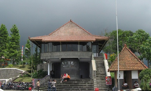 Gardu Pandang Babadan, 1. Candi Borobudur, 2. Rafting di Sungai Progo Atas, 3. Alun-alun Kota Magelang, 4. Air Terjun Kedung Kayang, 5. Taman Kyai Langgeng, 6. Ketep Pass, 7. Air Terjun Sekar Langit, 8. Rumah Kamera, 9. Candi Mendut, 10. Candi Pawon, 11. Gunung Andong, 12. Candi Selogriyo, 13. Gunung Tidar, 14. Curug Grenjengan Kembar, 15. Punthuk Setumbu, 16. Trekking Gunung Merbabu, 17. Curug Silawe, 18. Pemandian Air Hangat Candi Umbul, 19. Taman Badaan, 20. Museum Sudirman, 21. Pinusan Kragilan Magelang, 22. Candi Canggal, 23. Candi Ngawen, 24. Candi Lumbung, 25. Pemandian Kali Bening, 26. Air Terjun Kedung Kayangan, 27. Gardu Pandang Babadan, 28. Arung Jeram Kali Elo, 29. Telaga Bleder, 30. Gardu Pandang Bukit Barede, 31. Gardu Pandang Dlimas, 32. Gardu Pandang Mangli, 33. Sukmojoyo Hill, 34. Hutan Pinus Grenden, 35. Gereja Ayam di Dusun Gombong, 36. Punthuk Setumbu, 37. Kedung Sembrani, 38. Gunung Telomoyo, 39. Silancur Highland, 40. Bukit Grenden, 41. Curug Sigetik, 42. Puntuk Mangir Gunung Payung, 43. Bukit Rhema, 44. Hutan Pinus Wisata Mangli, 45. Jurang Jero, 46. OHD Museum, 47. Gunung Giyanti, 48. Curug Watu Ploso, 49. Klenteng Liong Hok Bio, 50. Curug Gleyor, 51. Punthuk Mongkrong, 52. Bukit Sleker, 53. Curug Lawang Kori, 54. Bukit kertojoyo, 55. Taman Ramadanu, 56. Puncak Seoloyo, 57. Taman Wisata Kopeng, 58. Bukit Gancik Selo Boyolali, 59. Gunung Sumbing, 60. Punthuk Kendil, 61. Bukit Harapan Cuntel, 62. Kebun Durian Candimulyo, 63. Jembatan Gantung Mangunsuko, 64. Air Terjun Goa Slandak, 65. Air Terjun Sumuran, 67. Museum Kapal Samudraraksa, 68. Karesidenan Kedu, 69. New Selo, 70. Taman Dewari, 71. Desa Wisata Candirejo, 72. Svargabumi Borobudur, 73. Awang-awang Telomoyo, 74. Ladon Little Island, 75. Candi Retno, 76. Wisata Petik Salak Gapoktan Ngudi Luhur, 77. Pesona Cempurung, 78. Gardu Pandang Cepogo, 79. Taman Garempong Bringin Kulon, 80. Sendang Mudal, 81. Curug Dlimas, 82. Museum Diponegoro, 83. Curug Sikencling, 84. Sendang Maren, 85. Citraelo Rafting, 86. Desa Wisata Ngawen, 87. Wisata Kulon Ndeso, 88. Taman Bunga Matahari, 89. Taman Hanya Untukmu, 90. Junkyard Autopark & Cafe, 91. Balkondes Ngadiharjo, 92. Banyuroto, 93. Bukit Dagi, 94. Jembatan Gantung Srowol, 95. Candi Asu, 96. Persawahan Permitan, 97. Bakorwil II Magelang, 98. Kebun Bibit Senopati