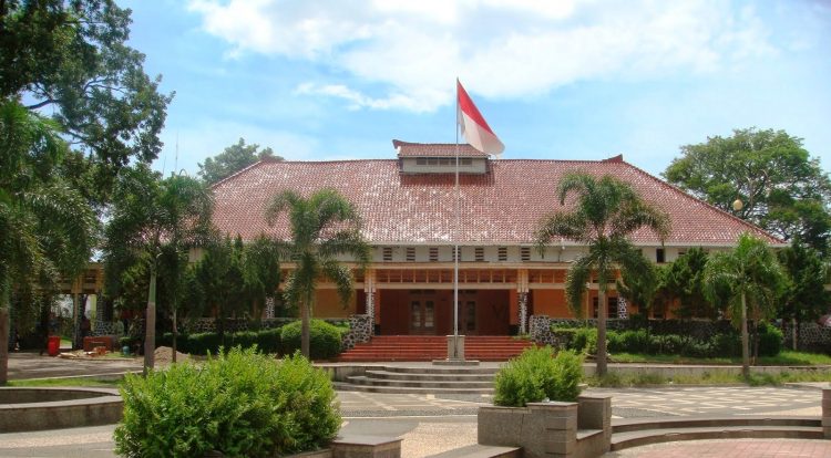 Gedung Wisma Karya, 1. Objek Wisata Air Panas Ciater, 2. Ciater Highland Resort, 3. Pantai Cirewang, Legon Kulon, 4. Curug Cibareubeuy, 5. Gedung Wisma Karya, 6. Kolam Renang Ciheuleut, 7. Curug Cijalu, 8. Museum Teh, 9. Curug Cileat, 10. Penangkaran Buaya Blanakan, 11. Pantai Kelapa Patimban, 12. Sari Ater Spa Spring Resort, 13. Lembah Gunung Kujang, 14. Rumah Sejarah, 15. Gunung Tangkuban Perahu, 16. Ciater Spa Resort, 17. Curug Ciangin, 18. Curug Cina, 19. Curug Bentang, 20. Kebun Teh Ciater