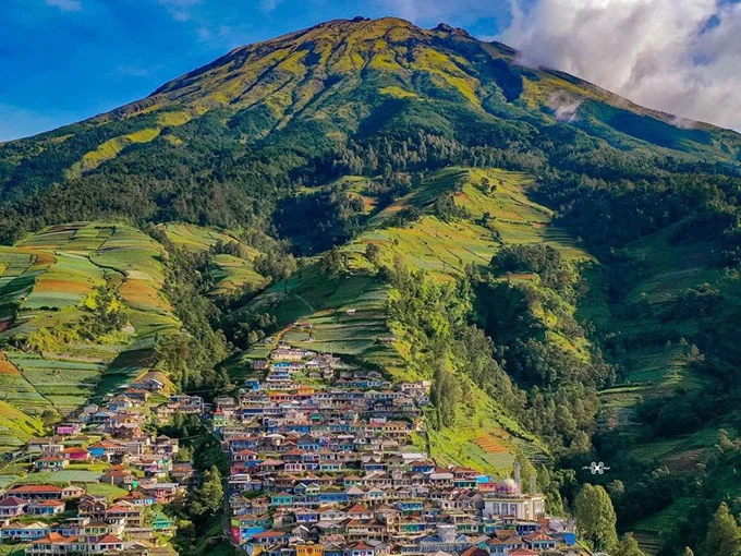Gunung Sumbing, 1. Candi Borobudur, 2. Rafting di Sungai Progo Atas, 3. Alun-alun Kota Magelang, 4. Air Terjun Kedung Kayang, 5. Taman Kyai Langgeng, 6. Ketep Pass, 7. Air Terjun Sekar Langit, 8. Rumah Kamera, 9. Candi Mendut, 10. Candi Pawon, 11. Gunung Andong, 12. Candi Selogriyo, 13. Gunung Tidar, 14. Curug Grenjengan Kembar, 15. Punthuk Setumbu, 16. Trekking Gunung Merbabu, 17. Curug Silawe, 18. Pemandian Air Hangat Candi Umbul, 19. Taman Badaan, 20. Museum Sudirman, 21. Pinusan Kragilan Magelang, 22. Candi Canggal, 23. Candi Ngawen, 24. Candi Lumbung, 25. Pemandian Kali Bening, 26. Air Terjun Kedung Kayangan, 27. Gardu Pandang Babadan, 28. Arung Jeram Kali Elo, 29. Telaga Bleder, 30. Gardu Pandang Bukit Barede, 31. Gardu Pandang Dlimas, 32. Gardu Pandang Mangli, 33. Sukmojoyo Hill, 34. Hutan Pinus Grenden, 35. Gereja Ayam di Dusun Gombong, 36. Punthuk Setumbu, 37. Kedung Sembrani, 38. Gunung Telomoyo, 39. Silancur Highland, 40. Bukit Grenden, 41. Curug Sigetik, 42. Puntuk Mangir Gunung Payung, 43. Bukit Rhema, 44. Hutan Pinus Wisata Mangli, 45. Jurang Jero, 46. OHD Museum, 47. Gunung Giyanti, 48. Curug Watu Ploso, 49. Klenteng Liong Hok Bio, 50. Curug Gleyor, 51. Punthuk Mongkrong, 52. Bukit Sleker, 53. Curug Lawang Kori, 54. Bukit kertojoyo, 55. Taman Ramadanu, 56. Puncak Seoloyo, 57. Taman Wisata Kopeng, 58. Bukit Gancik Selo Boyolali, 59. Gunung Sumbing, 60. Punthuk Kendil, 61. Bukit Harapan Cuntel, 62. Kebun Durian Candimulyo, 63. Jembatan Gantung Mangunsuko, 64. Air Terjun Goa Slandak, 65. Air Terjun Sumuran, 67. Museum Kapal Samudraraksa, 68. Karesidenan Kedu, 69. New Selo, 70. Taman Dewari, 71. Desa Wisata Candirejo, 72. Svargabumi Borobudur, 73. Awang-awang Telomoyo, 74. Ladon Little Island, 75. Candi Retno, 76. Wisata Petik Salak Gapoktan Ngudi Luhur, 77. Pesona Cempurung, 78. Gardu Pandang Cepogo, 79. Taman Garempong Bringin Kulon, 80. Sendang Mudal, 81. Curug Dlimas, 82. Museum Diponegoro, 83. Curug Sikencling, 84. Sendang Maren, 85. Citraelo Rafting, 86. Desa Wisata Ngawen, 87. Wisata Kulon Ndeso, 88. Taman Bunga Matahari, 89. Taman Hanya Untukmu, 90. Junkyard Autopark & Cafe, 91. Balkondes Ngadiharjo, 92. Banyuroto, 93. Bukit Dagi, 94. Jembatan Gantung Srowol, 95. Candi Asu, 96. Persawahan Permitan, 97. Bakorwil II Magelang, 98. Kebun Bibit Senopati