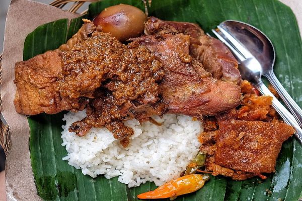 Gudeg Yu Narni via Solopos, 1. Bakmi Jowo Mbah Gito, 2. House of Raminten , 3. Sate Klathak Pak Pong, 4. Nasi Goreng Beringharjo, 5. Tahu Gimbal Pak Yono, 6. Gudeg Mbok Lindu Sosrowijayan, 7. Yammie Pathuk Kemetiran Kidul Yogyakarta, 8. Gudeg Sagan, 9. Angkringan Kopi Jos Lik Man, 10. Gudeg Pawon, 11. Bakmi Shibitsu, 12. Jejamuran, 13. Bungong Jeumpa Jogja, 14. Ayam Geprek Bu Rum, 15. Mie Ayam dan Bakso Idolaku Pak Tikno, 16. Oseng Mercon Bu Narti, 17. Banyu Mili Resto, 18. Gudeg Bromo, 19. Soto Sampah, 20. Mie Ayam Grabyas TG Red Door, 21. Nasi Rames Demangan, 22. Manggar Manding, 23. Abhayagiri Restaurant, 24. Manggut Lele Mbok Marto, 25. Sop kaki kambing Bang Udin, 26. Special Bakmi & Nasi Goreng Pak Pele, 27. Siomay Kang Cepot, 28. Gudeg Yu Djum, 29. Bakmi Mbah Mo, 30. Soto Sulung Stasiun Tugu, 31. Nasi Brongkos Warung Handayani yang Lezat, 32. SGPC Bu Wiryo 1959, 33. Soto Ayam Kampung Pak Dalbe, 34. Mie Ayam Bu Tumini Sari Rasa Jati Ayu, 35. Sate Klatak Pak Bari, 36. Soto Lenthok Pak Gareng, 37. Gudeg Yu Narni, 38. Rujak Es Krim Pak Nardi, 39. The Sawah Bantul, 40. D’Skybar ibis Styles, 41. Mediterranea Restaurant, 42. Kesuma Restaurant, 43. Bakso dan Es Buah PK, 44. Warung Burjo Sundawa, 45. Jenang Lempuyangan Bu Gesti, 46. Kedai Susu 53 , 47. Kedai Pulang Ke Yogya