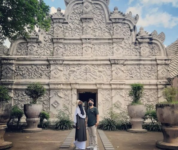 Istana Air Tamansari Yogyakarta via Instagram.com @yn.hady_, 1. Taman Pintar, 2. Tugu Yogya, 3. Keraton Yogya, 4. Museum Sonobudoyo, 5. Titik Nol kilometer, 6. Mesjid Gedhe Kauman, 7. Pasar Beringharjo, 8. Museum Benteng Vredeburg, 9. Sentra Gudeg Wijilan, 10. Alun-alun Kidul, 11. Museum Kereta Kencana Keraton Yogya, 12. The House of Raminten, 13. Istana Air Tamansari Yogyakarta, 14. Kebun Binatang Gembira Loka, 15. Situs Warungboto, 16. Museum De Mata Trick Eye, 17. Alun-alun utara Jogjakarta, 18. Plengkung Gading, 19. Wisata Selfie Park Taman Pule Jogja, 20. Sindu Kusuma Edupark (SKE), 21. Monumen jogja Kembali (Monjali) dan Taman Lampion, 22. Trans Studio Mini, 23. Museum Dirgantara