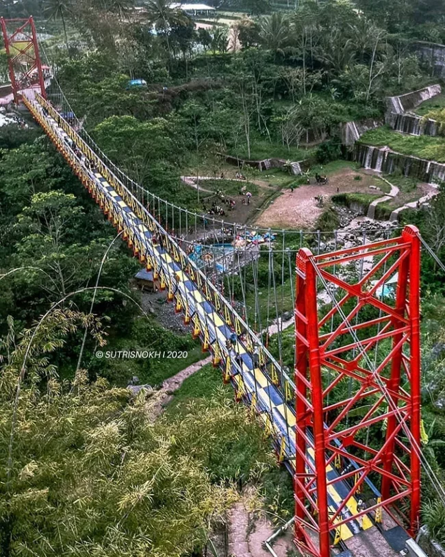 Jembatan Gantung Mangunsuko, 1. Candi Borobudur, 2. Rafting di Sungai Progo Atas, 3. Alun-alun Kota Magelang, 4. Air Terjun Kedung Kayang, 5. Taman Kyai Langgeng, 6. Ketep Pass, 7. Air Terjun Sekar Langit, 8. Rumah Kamera, 9. Candi Mendut, 10. Candi Pawon, 11. Gunung Andong, 12. Candi Selogriyo, 13. Gunung Tidar, 14. Curug Grenjengan Kembar, 15. Punthuk Setumbu, 16. Trekking Gunung Merbabu, 17. Curug Silawe, 18. Pemandian Air Hangat Candi Umbul, 19. Taman Badaan, 20. Museum Sudirman, 21. Pinusan Kragilan Magelang, 22. Candi Canggal, 23. Candi Ngawen, 24. Candi Lumbung, 25. Pemandian Kali Bening, 26. Air Terjun Kedung Kayangan, 27. Gardu Pandang Babadan, 28. Arung Jeram Kali Elo, 29. Telaga Bleder, 30. Gardu Pandang Bukit Barede, 31. Gardu Pandang Dlimas, 32. Gardu Pandang Mangli, 33. Sukmojoyo Hill, 34. Hutan Pinus Grenden, 35. Gereja Ayam di Dusun Gombong, 36. Punthuk Setumbu, 37. Kedung Sembrani, 38. Gunung Telomoyo, 39. Silancur Highland, 40. Bukit Grenden, 41. Curug Sigetik, 42. Puntuk Mangir Gunung Payung, 43. Bukit Rhema, 44. Hutan Pinus Wisata Mangli, 45. Jurang Jero, 46. OHD Museum, 47. Gunung Giyanti, 48. Curug Watu Ploso, 49. Klenteng Liong Hok Bio, 50. Curug Gleyor, 51. Punthuk Mongkrong, 52. Bukit Sleker, 53. Curug Lawang Kori, 54. Bukit kertojoyo, 55. Taman Ramadanu, 56. Puncak Seoloyo, 57. Taman Wisata Kopeng, 58. Bukit Gancik Selo Boyolali, 59. Gunung Sumbing, 60. Punthuk Kendil, 61. Bukit Harapan Cuntel, 62. Kebun Durian Candimulyo, 63. Jembatan Gantung Mangunsuko, 64. Air Terjun Goa Slandak, 65. Air Terjun Sumuran, 67. Museum Kapal Samudraraksa, 68. Karesidenan Kedu, 69. New Selo, 70. Taman Dewari, 71. Desa Wisata Candirejo, 72. Svargabumi Borobudur, 73. Awang-awang Telomoyo, 74. Ladon Little Island, 75. Candi Retno, 76. Wisata Petik Salak Gapoktan Ngudi Luhur, 77. Pesona Cempurung, 78. Gardu Pandang Cepogo, 79. Taman Garempong Bringin Kulon, 80. Sendang Mudal, 81. Curug Dlimas, 82. Museum Diponegoro, 83. Curug Sikencling, 84. Sendang Maren, 85. Citraelo Rafting, 86. Desa Wisata Ngawen, 87. Wisata Kulon Ndeso, 88. Taman Bunga Matahari, 89. Taman Hanya Untukmu, 90. Junkyard Autopark & Cafe, 91. Balkondes Ngadiharjo, 92. Banyuroto, 93. Bukit Dagi, 94. Jembatan Gantung Srowol, 95. Candi Asu, 96. Persawahan Permitan, 97. Bakorwil II Magelang, 98. Kebun Bibit Senopati