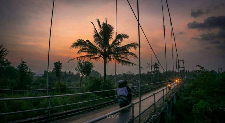 Jembatan Gantung Srowol via Instagram.com @livyah08, 1. Candi Borobudur, 2. Rafting di Sungai Progo Atas, 3. Alun-alun Kota Magelang, 4. Air Terjun Kedung Kayang, 5. Taman Kyai Langgeng, 6. Ketep Pass, 7. Air Terjun Sekar Langit, 8. Rumah Kamera, 9. Candi Mendut, 10. Candi Pawon, 11. Gunung Andong, 12. Candi Selogriyo, 13. Gunung Tidar, 14. Curug Grenjengan Kembar, 15. Punthuk Setumbu, 16. Trekking Gunung Merbabu, 17. Curug Silawe, 18. Pemandian Air Hangat Candi Umbul, 19. Taman Badaan, 20. Museum Sudirman, 21. Pinusan Kragilan Magelang, 22. Candi Canggal, 23. Candi Ngawen, 24. Candi Lumbung, 25. Pemandian Kali Bening, 26. Air Terjun Kedung Kayangan, 27. Gardu Pandang Babadan, 28. Arung Jeram Kali Elo, 29. Telaga Bleder, 30. Gardu Pandang Bukit Barede, 31. Gardu Pandang Dlimas, 32. Gardu Pandang Mangli, 33. Sukmojoyo Hill, 34. Hutan Pinus Grenden, 35. Gereja Ayam di Dusun Gombong, 36. Punthuk Setumbu, 37. Kedung Sembrani, 38. Gunung Telomoyo, 39. Silancur Highland, 40. Bukit Grenden, 41. Curug Sigetik, 42. Puntuk Mangir Gunung Payung, 43. Bukit Rhema, 44. Hutan Pinus Wisata Mangli, 45. Jurang Jero, 46. OHD Museum, 47. Gunung Giyanti, 48. Curug Watu Ploso, 49. Klenteng Liong Hok Bio, 50. Curug Gleyor, 51. Punthuk Mongkrong, 52. Bukit Sleker, 53. Curug Lawang Kori, 54. Bukit kertojoyo, 55. Taman Ramadanu, 56. Puncak Seoloyo, 57. Taman Wisata Kopeng, 58. Bukit Gancik Selo Boyolali, 59. Gunung Sumbing, 60. Punthuk Kendil, 61. Bukit Harapan Cuntel, 62. Kebun Durian Candimulyo, 63. Jembatan Gantung Mangunsuko, 64. Air Terjun Goa Slandak, 65. Air Terjun Sumuran, 67. Museum Kapal Samudraraksa, 68. Karesidenan Kedu, 69. New Selo, 70. Taman Dewari, 71. Desa Wisata Candirejo, 72. Svargabumi Borobudur, 73. Awang-awang Telomoyo, 74. Ladon Little Island, 75. Candi Retno, 76. Wisata Petik Salak Gapoktan Ngudi Luhur, 77. Pesona Cempurung, 78. Gardu Pandang Cepogo, 79. Taman Garempong Bringin Kulon, 80. Sendang Mudal, 81. Curug Dlimas, 82. Museum Diponegoro, 83. Curug Sikencling, 84. Sendang Maren, 85. Citraelo Rafting, 86. Desa Wisata Ngawen, 87. Wisata Kulon Ndeso, 88. Taman Bunga Matahari, 89. Taman Hanya Untukmu, 90. Junkyard Autopark & Cafe, 91. Balkondes Ngadiharjo, 92. Banyuroto, 93. Bukit Dagi, 94. Jembatan Gantung Srowol, 95. Candi Asu, 96. Persawahan Permitan, 97. Bakorwil II Magelang, 98. Kebun Bibit Senopati