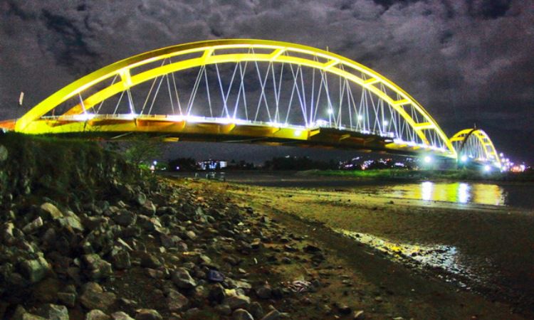 Jembatan Ponulele via Sulawesion, 1. Masjid Arkam Babu Rahman, 2. Pantai Taipa, 3. Jembatan Ponulele, 4. Pantai Taman Ria, 5. Pantai Talise, 6. Danau Tambing, 7. Sumur Raksasa Alami Pusentasi, 8. Pantai Tanjung Karang Donggala, 9. Anjungan Kota Donggala, 10. Pantai Boneoge, 11. Air Terjun Loli Tasiburi, 12. Hutan Mangrove Donggala, 13. Danau Talaga, 14. Pulau Pasoso, 15. Pantai Kaluku, 16. Pantai Hayalan, 17. Pantai Labuana, 18. Pantai Sivalenta, 19. Pantai Bonebula, 20. Pantai Enu, 21. Pantai Bambarano, 22. Pantai Tambu