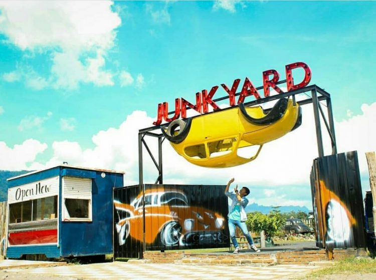 Junkyard Autopark & Cafe via Instagram.com @galfixx, 1. Candi Borobudur, 2. Rafting di Sungai Progo Atas, 3. Alun-alun Kota Magelang, 4. Air Terjun Kedung Kayang, 5. Taman Kyai Langgeng, 6. Ketep Pass, 7. Air Terjun Sekar Langit, 8. Rumah Kamera, 9. Candi Mendut, 10. Candi Pawon, 11. Gunung Andong, 12. Candi Selogriyo, 13. Gunung Tidar, 14. Curug Grenjengan Kembar, 15. Punthuk Setumbu, 16. Trekking Gunung Merbabu, 17. Curug Silawe, 18. Pemandian Air Hangat Candi Umbul, 19. Taman Badaan, 20. Museum Sudirman, 21. Pinusan Kragilan Magelang, 22. Candi Canggal, 23. Candi Ngawen, 24. Candi Lumbung, 25. Pemandian Kali Bening, 26. Air Terjun Kedung Kayangan, 27. Gardu Pandang Babadan, 28. Arung Jeram Kali Elo, 29. Telaga Bleder, 30. Gardu Pandang Bukit Barede, 31. Gardu Pandang Dlimas, 32. Gardu Pandang Mangli, 33. Sukmojoyo Hill, 34. Hutan Pinus Grenden, 35. Gereja Ayam di Dusun Gombong, 36. Punthuk Setumbu, 37. Kedung Sembrani, 38. Gunung Telomoyo, 39. Silancur Highland, 40. Bukit Grenden, 41. Curug Sigetik, 42. Puntuk Mangir Gunung Payung, 43. Bukit Rhema, 44. Hutan Pinus Wisata Mangli, 45. Jurang Jero, 46. OHD Museum, 47. Gunung Giyanti, 48. Curug Watu Ploso, 49. Klenteng Liong Hok Bio, 50. Curug Gleyor, 51. Punthuk Mongkrong, 52. Bukit Sleker, 53. Curug Lawang Kori, 54. Bukit kertojoyo, 55. Taman Ramadanu, 56. Puncak Seoloyo, 57. Taman Wisata Kopeng, 58. Bukit Gancik Selo Boyolali, 59. Gunung Sumbing, 60. Punthuk Kendil, 61. Bukit Harapan Cuntel, 62. Kebun Durian Candimulyo, 63. Jembatan Gantung Mangunsuko, 64. Air Terjun Goa Slandak, 65. Air Terjun Sumuran, 67. Museum Kapal Samudraraksa, 68. Karesidenan Kedu, 69. New Selo, 70. Taman Dewari, 71. Desa Wisata Candirejo, 72. Svargabumi Borobudur, 73. Awang-awang Telomoyo, 74. Ladon Little Island, 75. Candi Retno, 76. Wisata Petik Salak Gapoktan Ngudi Luhur, 77. Pesona Cempurung, 78. Gardu Pandang Cepogo, 79. Taman Garempong Bringin Kulon, 80. Sendang Mudal, 81. Curug Dlimas, 82. Museum Diponegoro, 83. Curug Sikencling, 84. Sendang Maren, 85. Citraelo Rafting, 86. Desa Wisata Ngawen, 87. Wisata Kulon Ndeso, 88. Taman Bunga Matahari, 89. Taman Hanya Untukmu, 90. Junkyard Autopark & Cafe, 91. Balkondes Ngadiharjo, 92. Banyuroto, 93. Bukit Dagi, 94. Jembatan Gantung Srowol, 95. Candi Asu, 96. Persawahan Permitan, 97. Bakorwil II Magelang, 98. Kebun Bibit Senopati