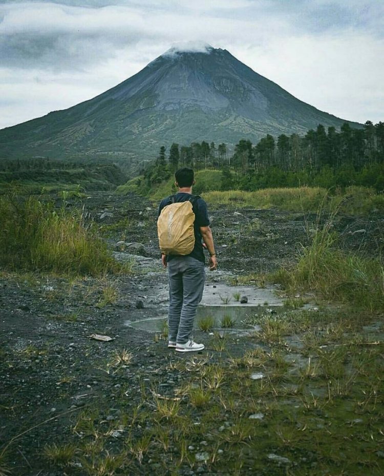Jurang Jero via Instagram.com @dimas.hy, 1. Candi Borobudur, 2. Rafting di Sungai Progo Atas, 3. Alun-alun Kota Magelang, 4. Air Terjun Kedung Kayang, 5. Taman Kyai Langgeng, 6. Ketep Pass, 7. Air Terjun Sekar Langit, 8. Rumah Kamera, 9. Candi Mendut, 10. Candi Pawon, 11. Gunung Andong, 12. Candi Selogriyo, 13. Gunung Tidar, 14. Curug Grenjengan Kembar, 15. Punthuk Setumbu, 16. Trekking Gunung Merbabu, 17. Curug Silawe, 18. Pemandian Air Hangat Candi Umbul, 19. Taman Badaan, 20. Museum Sudirman, 21. Pinusan Kragilan Magelang, 22. Candi Canggal, 23. Candi Ngawen, 24. Candi Lumbung, 25. Pemandian Kali Bening, 26. Air Terjun Kedung Kayangan, 27. Gardu Pandang Babadan, 28. Arung Jeram Kali Elo, 29. Telaga Bleder, 30. Gardu Pandang Bukit Barede, 31. Gardu Pandang Dlimas, 32. Gardu Pandang Mangli, 33. Sukmojoyo Hill, 34. Hutan Pinus Grenden, 35. Gereja Ayam di Dusun Gombong, 36. Punthuk Setumbu, 37. Kedung Sembrani, 38. Gunung Telomoyo, 39. Silancur Highland, 40. Bukit Grenden, 41. Curug Sigetik, 42. Puntuk Mangir Gunung Payung, 43. Bukit Rhema, 44. Hutan Pinus Wisata Mangli, 45. Jurang Jero, 46. OHD Museum, 47. Gunung Giyanti, 48. Curug Watu Ploso, 49. Klenteng Liong Hok Bio, 50. Curug Gleyor, 51. Punthuk Mongkrong, 52. Bukit Sleker, 53. Curug Lawang Kori, 54. Bukit kertojoyo, 55. Taman Ramadanu, 56. Puncak Seoloyo, 57. Taman Wisata Kopeng, 58. Bukit Gancik Selo Boyolali, 59. Gunung Sumbing, 60. Punthuk Kendil, 61. Bukit Harapan Cuntel, 62. Kebun Durian Candimulyo, 63. Jembatan Gantung Mangunsuko, 64. Air Terjun Goa Slandak, 65. Air Terjun Sumuran, 67. Museum Kapal Samudraraksa, 68. Karesidenan Kedu, 69. New Selo, 70. Taman Dewari, 71. Desa Wisata Candirejo, 72. Svargabumi Borobudur, 73. Awang-awang Telomoyo, 74. Ladon Little Island, 75. Candi Retno, 76. Wisata Petik Salak Gapoktan Ngudi Luhur, 77. Pesona Cempurung, 78. Gardu Pandang Cepogo, 79. Taman Garempong Bringin Kulon, 80. Sendang Mudal, 81. Curug Dlimas, 82. Museum Diponegoro, 83. Curug Sikencling, 84. Sendang Maren, 85. Citraelo Rafting, 86. Desa Wisata Ngawen, 87. Wisata Kulon Ndeso, 88. Taman Bunga Matahari, 89. Taman Hanya Untukmu, 90. Junkyard Autopark & Cafe, 91. Balkondes Ngadiharjo, 92. Banyuroto, 93. Bukit Dagi, 94. Jembatan Gantung Srowol, 95. Candi Asu, 96. Persawahan Permitan, 97. Bakorwil II Magelang, 98. Kebun Bibit Senopati