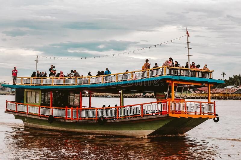 Kapuas River Cruise via Dreamstime, 1. Pantai Kijing, 2. Tugu Khatulistiwa, 3. Museum Negeri Sejarah Budaya Khas, 4. Keraton Kadriah, 5. Rumah Bentang Radakng, 6. Masjid Jami’ Pontianak, 7. Kampung Wisata Kuantan, 8. Pantai Pasir Panjang, 9. Aloe Vera Center, 10. Paradise-Q Waterpark, 11. Taman Bukit Bougenville, 12. Makam Kesultanan Batulayang, 13. Taman Nasional Gunung Palung, 14. Lemukutan Island, 15. Pelabuhan Seng Hie, 16. Bukit Penjamur Bengkayang, 17. Hutan Kota Untan, 18. Taman Alun – Alun Kapuas, 19. Air Terjun Riam Merasap, 20. Kampung Beting, 21. Danau Biru Singkawang, 22. Pulau Randayan, 23. Pulau Temajuk, 24. Jembatan Kapuas, 25. Pantai Kura – Kura, 26. Pantai Batu Burung, 27. Pantai Sedau, 28. Sinka Island Park, 29. Danau Tadow Indah, 30. Air Terjun Eria, 31. Wisata Air Terjun Sibohe, 32. Cagar Alam Raya Pasi, 33. Bukit Rindu Alam, 34. Taman Gayung Bersambut, 35. Taman Cinta Pajintan, 36. Taman Batu Belimbing, 37. Tugu Digulis atau Tugu Bambu Runcing Pontianak, 38. Vihara Bodhisatva Karaniya Metta, 39. Kapuas River Cruise, 40. Masjid Raya Mujahidin, 41. Waterboom Gunung Poteng