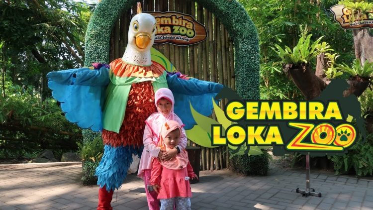 Kebun Binatang Gembira Loka via Youtube Nurin Hana, 1. Taman Pintar, 2. Tugu Yogya, 3. Keraton Yogya, 4. Museum Sonobudoyo, 5. Titik Nol kilometer, 6. Mesjid Gedhe Kauman, 7. Pasar Beringharjo, 8. Museum Benteng Vredeburg, 9. Sentra Gudeg Wijilan, 10. Alun-alun Kidul, 11. Museum Kereta Kencana Keraton Yogya, 12. The House of Raminten, 13. Istana Air Tamansari Yogyakarta, 14. Kebun Binatang Gembira Loka, 15. Situs Warungboto, 16. Museum De Mata Trick Eye, 17. Alun-alun utara Jogjakarta, 18. Plengkung Gading, 19. Wisata Selfie Park Taman Pule Jogja, 20. Sindu Kusuma Edupark (SKE), 21. Monumen jogja Kembali (Monjali) dan Taman Lampion, 22. Trans Studio Mini, 23. Museum Dirgantara