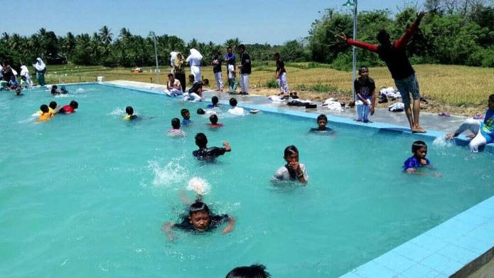 Kolam Renang Syariah NBS via Tribunnews, 1. Danau Tempe, 2. Bukit Kalola Wajo, 3. Air Terjun Sumpang Puli, 4. Situs Tosora Wajo, 5. Rumah Adat Atakkae, 6. Saoraja Mallangga, 7. Perkampungan Sutera Pakkanna, 8. Masjid Darussalam Belawa, 9. Kolam Renang Syariah NBS, 10. Kolam Renang Kalola, 11. Allangkanangnge, 12. Makam Puang Massora, 13. Situs Geddonge, 14. Masjid Agung Ummul Qura, 15. Makam Pahlawan Nasional La Maddukulleng
