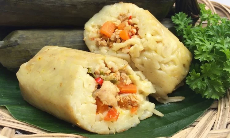 Lontong Arem-arem via Twitter @changminssi, 1. Tempe Benguk, 2. Nasi Tiwul Wonogiri, 3. Cabuk Wonogiri, 4. Pindang Kambing Wonogiri, 5. Sayur Lombok Ijo / Jangan Lombok Ijo, 6. Geti Wijen Khas Wonogiri, 7. Kacang Mete Wonogiri, 8. Wader Goreng, 9. Emping Khas Wonogiri, 10. Brem Wonogiri, 11. Lentho Khas Wonogiri, 12. Besengek Tempe Khas Wonogiri, 13. Ayam Panggang Wonogiri, 14. Pecel Mie Pentil Khas Wonogiri, 15. Tahu Wonogiri, 16. Roti Gaplek, 17. Pecel Gendar, 18. Rengginang, 19. Lemper Khas Wonogiri, 20. Lontong Arem-arem, 21. Enting Enting, 22. Bandeng Presto Khas Wonogiri, 23. Makaroni Bantet, 24. Botok Wonogiri, 25. Tempe Mendoan