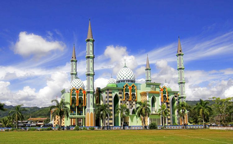 Masjid Raya Syuhada via Akurat, 1. Pantai Lombang-lombang, 2. Pulau Karampuang, 3. Wisata Mangrove Bebanga, 4. Pantai Manakarra, 5. Pantai Tapandullu, 6. Air Terjun Tammasapi, 7. Taman Wisata Bukit Jati Gentungan, 8. Pantai Ujung Bulo, 9. Tanjung Ngalo, 10. Air Terjun Malute, 11. Pantai Palippis, 12. Wisata Kelapa Tujuh, 13. Wisata Panorama Mamuju, 14. Air Terjun Tamasapi, 15. Air Terjun Kalando, 16. Pantai Dato, 17. Pantai Rangas, 18. Wisata Pantai Galung, 19. Tanjung Losa, 20. Puncak Mamuju City, 21. Wisata Pantai Mangrove Ampallas, 22. Kampung Nelayan, 23. Bundaran Air Mancur Arteri, 24. Masjid Raya Syuhada