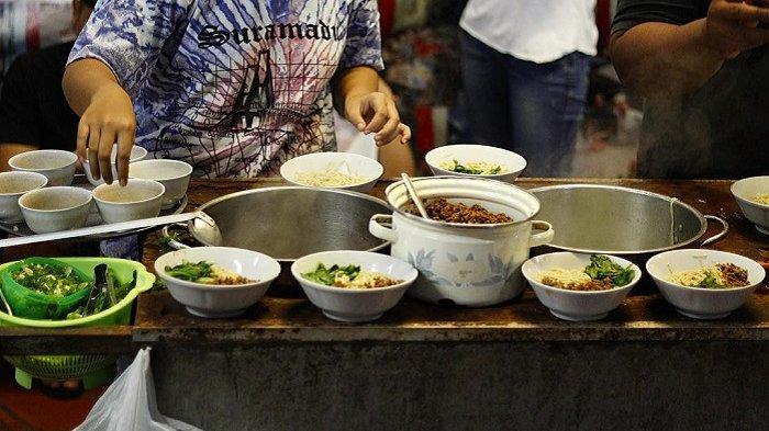 Mie Ayam Grabyas via Tribunnews, 1. Bakmi Jowo Mbah Gito, 2. House of Raminten , 3. Sate Klathak Pak Pong, 4. Nasi Goreng Beringharjo, 5. Tahu Gimbal Pak Yono, 6. Gudeg Mbok Lindu Sosrowijayan, 7. Yammie Pathuk Kemetiran Kidul Yogyakarta, 8. Gudeg Sagan, 9. Angkringan Kopi Jos Lik Man, 10. Gudeg Pawon, 11. Bakmi Shibitsu, 12. Jejamuran, 13. Bungong Jeumpa Jogja, 14. Ayam Geprek Bu Rum, 15. Mie Ayam dan Bakso Idolaku Pak Tikno, 16. Oseng Mercon Bu Narti, 17. Banyu Mili Resto, 18. Gudeg Bromo, 19. Soto Sampah, 20. Mie Ayam Grabyas TG Red Door, 21. Nasi Rames Demangan, 22. Manggar Manding, 23. Abhayagiri Restaurant, 24. Manggut Lele Mbok Marto, 25. Sop kaki kambing Bang Udin, 26. Special Bakmi & Nasi Goreng Pak Pele, 27. Siomay Kang Cepot, 28. Gudeg Yu Djum, 29. Bakmi Mbah Mo, 30. Soto Sulung Stasiun Tugu, 31. Nasi Brongkos Warung Handayani yang Lezat, 32. SGPC Bu Wiryo 1959, 33. Soto Ayam Kampung Pak Dalbe, 34. Mie Ayam Bu Tumini Sari Rasa Jati Ayu, 35. Sate Klatak Pak Bari, 36. Soto Lenthok Pak Gareng, 37. Gudeg Yu Narni, 38. Rujak Es Krim Pak Nardi, 39. The Sawah Bantul, 40. D’Skybar ibis Styles, 41. Mediterranea Restaurant, 42. Kesuma Restaurant, 43. Bakso dan Es Buah PK, 44. Warung Burjo Sundawa, 45. Jenang Lempuyangan Bu Gesti, 46. Kedai Susu 53 , 47. Kedai Pulang Ke Yogya