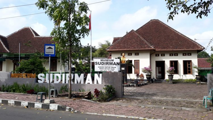 Museum Sudirman via Twitter, 1. Candi Borobudur, 2. Rafting di Sungai Progo Atas, 3. Alun-alun Kota Magelang, 4. Air Terjun Kedung Kayang, 5. Taman Kyai Langgeng, 6. Ketep Pass, 7. Air Terjun Sekar Langit, 8. Rumah Kamera, 9. Candi Mendut, 10. Candi Pawon, 11. Gunung Andong, 12. Candi Selogriyo, 13. Gunung Tidar, 14. Curug Grenjengan Kembar, 15. Punthuk Setumbu, 16. Trekking Gunung Merbabu, 17. Curug Silawe, 18. Pemandian Air Hangat Candi Umbul, 19. Taman Badaan, 20. Museum Sudirman, 21. Pinusan Kragilan Magelang, 22. Candi Canggal, 23. Candi Ngawen, 24. Candi Lumbung, 25. Pemandian Kali Bening, 26. Air Terjun Kedung Kayangan, 27. Gardu Pandang Babadan, 28. Arung Jeram Kali Elo, 29. Telaga Bleder, 30. Gardu Pandang Bukit Barede, 31. Gardu Pandang Dlimas, 32. Gardu Pandang Mangli, 33. Sukmojoyo Hill, 34. Hutan Pinus Grenden, 35. Gereja Ayam di Dusun Gombong, 36. Punthuk Setumbu, 37. Kedung Sembrani, 38. Gunung Telomoyo, 39. Silancur Highland, 40. Bukit Grenden, 41. Curug Sigetik, 42. Puntuk Mangir Gunung Payung, 43. Bukit Rhema, 44. Hutan Pinus Wisata Mangli, 45. Jurang Jero, 46. OHD Museum, 47. Gunung Giyanti, 48. Curug Watu Ploso, 49. Klenteng Liong Hok Bio, 50. Curug Gleyor, 51. Punthuk Mongkrong, 52. Bukit Sleker, 53. Curug Lawang Kori, 54. Bukit kertojoyo, 55. Taman Ramadanu, 56. Puncak Seoloyo, 57. Taman Wisata Kopeng, 58. Bukit Gancik Selo Boyolali, 59. Gunung Sumbing, 60. Punthuk Kendil, 61. Bukit Harapan Cuntel, 62. Kebun Durian Candimulyo, 63. Jembatan Gantung Mangunsuko, 64. Air Terjun Goa Slandak, 65. Air Terjun Sumuran, 67. Museum Kapal Samudraraksa, 68. Karesidenan Kedu, 69. New Selo, 70. Taman Dewari, 71. Desa Wisata Candirejo, 72. Svargabumi Borobudur, 73. Awang-awang Telomoyo, 74. Ladon Little Island, 75. Candi Retno, 76. Wisata Petik Salak Gapoktan Ngudi Luhur, 77. Pesona Cempurung, 78. Gardu Pandang Cepogo, 79. Taman Garempong Bringin Kulon, 80. Sendang Mudal, 81. Curug Dlimas, 82. Museum Diponegoro, 83. Curug Sikencling, 84. Sendang Maren, 85. Citraelo Rafting, 86. Desa Wisata Ngawen, 87. Wisata Kulon Ndeso, 88. Taman Bunga Matahari, 89. Taman Hanya Untukmu, 90. Junkyard Autopark & Cafe, 91. Balkondes Ngadiharjo, 92. Banyuroto, 93. Bukit Dagi, 94. Jembatan Gantung Srowol, 95. Candi Asu, 96. Persawahan Permitan, 97. Bakorwil II Magelang, 98. Kebun Bibit Senopati
