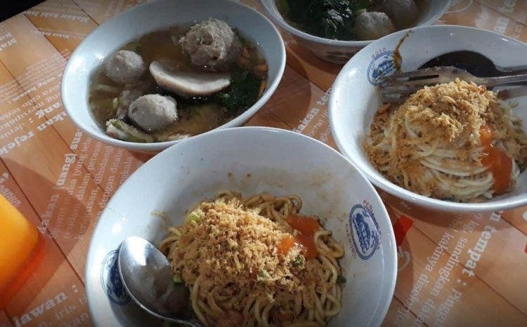 Mymo Mie Baso Ceker, 1. Rumah Makan Cibabat Ampera, 2. Mymo Mie Baso Ceker, 3. Kedai Ramen Aboy – Cimahi, 4. Kafe KupuKupu, 5. dK resto, 6. Rumah Makan Kiambang Raya, 7. Meepang RAI, 8. Wingz O Wingz Cimahi, 9. Hashi Ramen, 10. RM. Ibu Haji Cijantung (IHC) ASLI Purwakarta, 11. Rumah Makan Ciganea Baros, 12. Giggle Box Cimahi, 13. Rumah Makan Kandang Ayam, 14. Alam Wisata Cimahi, 15. Spesial Soto Boyolali (SSB) Hj Hesti Widodo, Cimahi, 16. Rumah Makan Mirasa, 17. Sate Maranggi & Ayam Bakar Neng Katineung, 18. Ayam Kremes Selimut WR Pusat, 19. Bebek Goreng Haji Slamet (Asli) Cimahi, 20. Bebek Salero, 21. GoGrill-ah!, 22. Gokana Ramen Teppan, 23. Rumah Makan Ramayana II, 24. Warung Sadulur Cimahi
