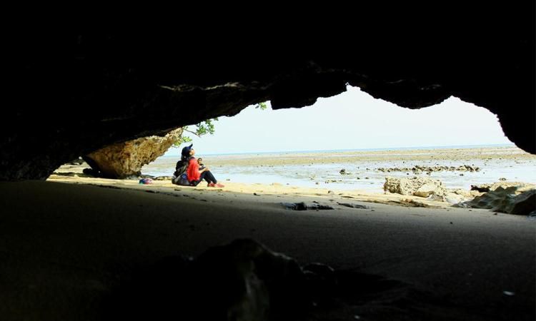 Pantai Cinoki via Twitter @ratna98843381 - Tempat Wisata di Pasangkayu, 1. Pantai Pasangkayu dan Pantai Tanjung Babia, 2. Air Terjun Barubu, 3. Tugu SMART, 4. Air Terjun Kaluku Nangka, 5. Goa Lawah, 6. Pantai Batu Oge, 7. Wisata Vovasanggayu, 8. Pantai Cinoki, 9. Masjid Al-Madaniah Pasangkayu