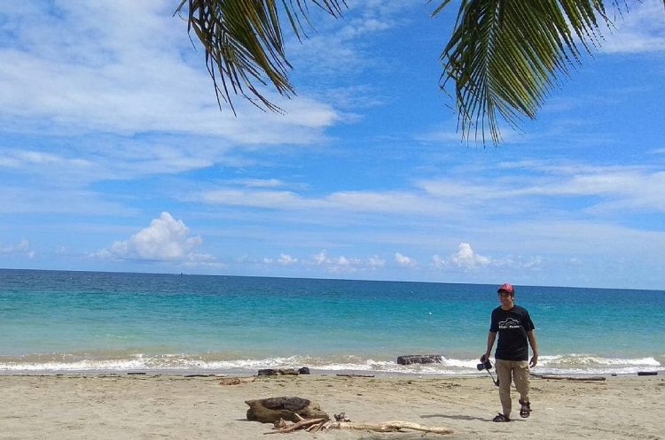 Pantai Bajungan Tolitoli, 1. Sabang Tende, 2. Udang Merah Tanjung Sanjangan, 3. Air Terjun Sigelang, 4. Pekan Budaya dan Pariwisata di Tolitoli, 5. Tanjung Matop Tolitoli, 6. Pantai Bajungan Tolitoli, 7. Wisata Bahari Ratu Ampat, 8. Kampung Wisata Desa Malangga, 9. Berkunjung ke Pulau Kapas, 10. Ekowisata Mangrove Teluk Pulias, 11. Pantai Pijar, 12. Bukit Keles, 13. Goa Pamona, 14. Pulau Salando, 15. Pulau Lingayan, 16. Pantai Lalos, 17. Pantai Bajugan, 18. Air Terjun Malangga, 19. Pulau Lutungan