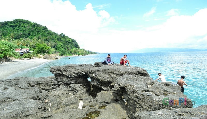 Pantai Enu via Genpi - Tempat Wisata di Donggala, 1. Masjid Arkam Babu Rahman, 2. Pantai Taipa, 3. Jembatan Ponulele, 4. Pantai Taman Ria, 5. Pantai Talise, 6. Danau Tambing, 7. Sumur Raksasa Alami Pusentasi, 8. Pantai Tanjung Karang Donggala, 9. Anjungan Kota Donggala, 10. Pantai Boneoge, 11. Air Terjun Loli Tasiburi, 12. Hutan Mangrove Donggala, 13. Danau Talaga, 14. Pulau Pasoso, 15. Pantai Kaluku, 16. Pantai Hayalan, 17. Pantai Labuana, 18. Pantai Sivalenta, 19. Pantai Bonebula, 20. Pantai Enu, 21. Pantai Bambarano, 22. Pantai Tambu