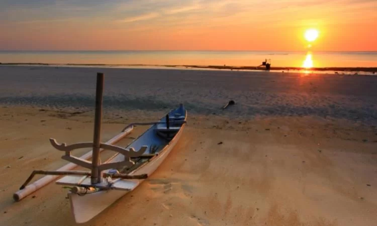 Pantai Kaluku via Twitter @benedictusvenus, 1. Pantai Marumasa, 2. Pantai Kaluku, 3. Pantai Mandala Ria, 4. Pantai Samboang, 5. Pantai Tanjung Bira, 6. Pantai Lemo-lemo, 7. Pantai Apparalang, 8. Pantai Ujung Tiro, 9. Pantai Bara, 10. Pantai Pusahelu, 11. Pantai Panrang Luhu, 12. Pantai Kasuso