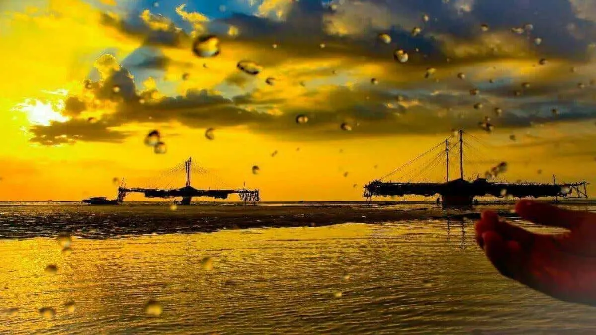 Pantai Hayalan via Facebook - Tempat Wisata di Donggala, 1. Masjid Arkam Babu Rahman, 2. Pantai Taipa, 3. Jembatan Ponulele, 4. Pantai Taman Ria, 5. Pantai Talise, 6. Danau Tambing, 7. Sumur Raksasa Alami Pusentasi, 8. Pantai Tanjung Karang Donggala, 9. Anjungan Kota Donggala, 10. Pantai Boneoge, 11. Air Terjun Loli Tasiburi, 12. Hutan Mangrove Donggala, 13. Danau Talaga, 14. Pulau Pasoso, 15. Pantai Kaluku, 16. Pantai Hayalan, 17. Pantai Labuana, 18. Pantai Sivalenta, 19. Pantai Bonebula, 20. Pantai Enu, 21. Pantai Bambarano, 22. Pantai Tambu