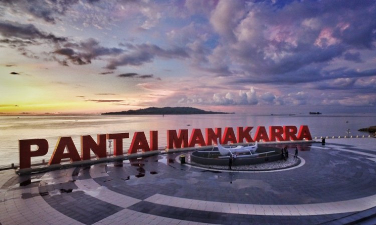 Pantai Manakarra via Flickr, 1. Pantai Lombang-lombang, 2. Pulau Karampuang, 3. Wisata Mangrove Bebanga, 4. Pantai Manakarra, 5. Pantai Tapandullu, 6. Air Terjun Tammasapi, 7. Taman Wisata Bukit Jati Gentungan, 8. Pantai Ujung Bulo, 9. Tanjung Ngalo, 10. Air Terjun Malute, 11. Pantai Palippis, 12. Wisata Kelapa Tujuh, 13. Wisata Panorama Mamuju, 14. Air Terjun Tamasapi, 15. Air Terjun Kalando, 16. Pantai Dato, 17. Pantai Rangas, 18. Wisata Pantai Galung, 19. Tanjung Losa, 20. Puncak Mamuju City, 21. Wisata Pantai Mangrove Ampallas, 22. Kampung Nelayan, 23. Bundaran Air Mancur Arteri, 24. Masjid Raya Syuhada