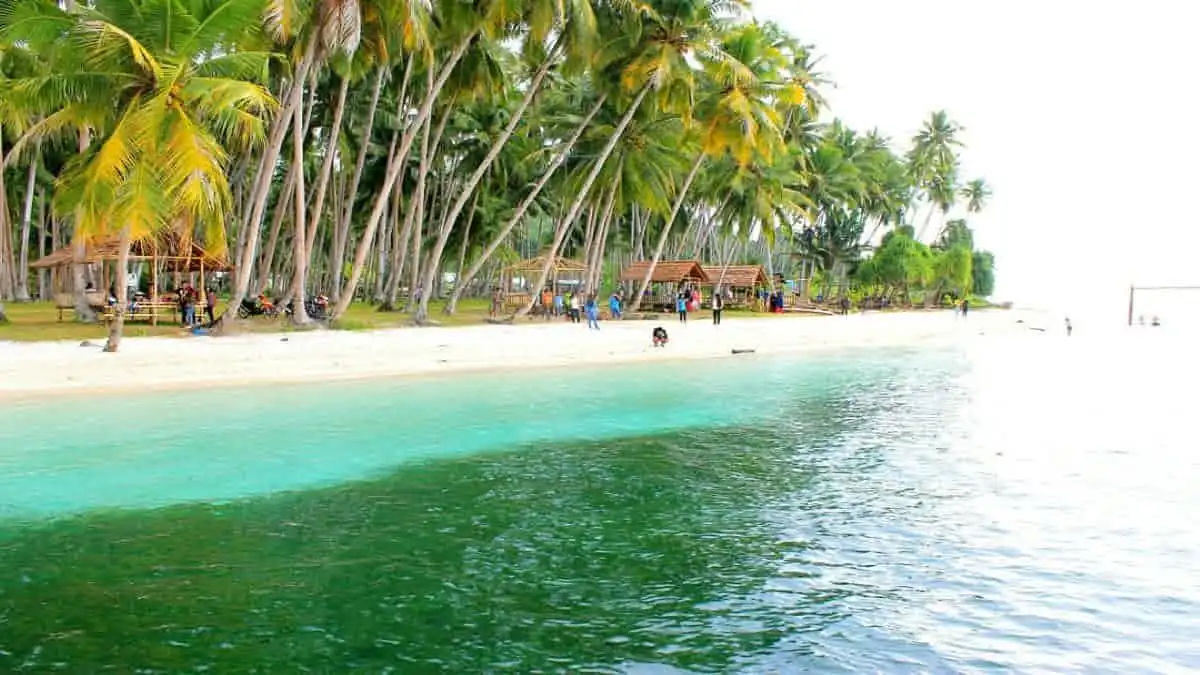 Pantai Poganda Foto Asnawan Djante - tempat wisata Banggai Kepulauan