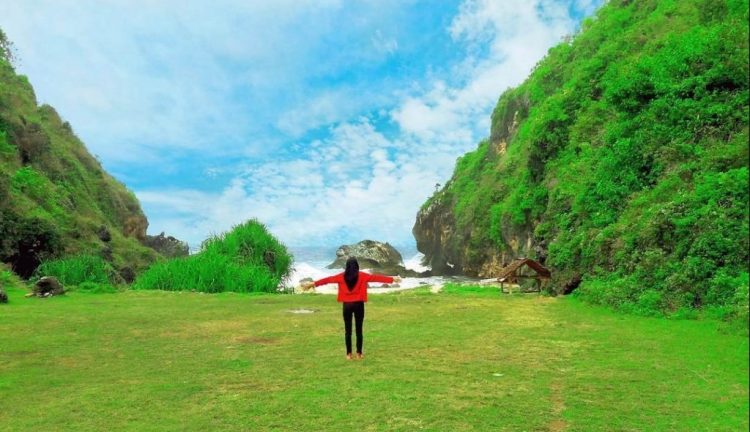 Pantai Wohkudu Gunung Kidul, 1. Tebing Breksi Jogja , 2. Puncak Becici Jogja , 3. Hutan Pinus Mangunan, 4. Blue Lagoon Jogja , 5. Waduk Sermo , 6. Wisata Alam Puncak Suroloyo , 7. Gua Jomblang, 8. Wisata Alam Kalibiru, Jogja , 9. Air Terjun Sri Gethuk , 10. Air Terjun Kedung Pedut , 11. Wisata ke Gumuk Pasir Parangkusumo Serasa di Luar Negeri, 12. Pantai Jogan yang Memukau Mata, 13. Menyusuri Kalisuci Cave Tubing, 14. Pemandian Tirta Budi yang Alami, 15. Indahnya Grojogan Lepo Dlingo, 16. Hutan Mangrove yang Fantastic, 17. Pantai Wedi Ombo, 18. Bukit Panguk, 19. Embung Nglanggeran, 20. Bukit Isis, 21. Air Terjun Kedung Kandang, 22. Gumuk Pasir Parangkusumo, 23. Telaga Biru Semin, 24. Bukit Kosakora Gunung kidul, 25. Pantai Ngetun Gunung kidul, 26. Pantai Kayu Arum, 27. Green Village Gedangsari, 28. Gunung Api Purba Nglanggeran, 29. Pantai Watu Kodok Gunung kidul, 30. Pantai Jungwok Gunung kidul, 31. Hutan Wanagama Gunung kidul, 32. Pantai Sarangan Gunung kidul, 33. Bukit Sarangan Gunung kidul, 34. Embung Batara Sriten Gunung Kidul, 35. Pantai Wediombo Gunungkidul, 36. Air Terjun Luweng Sampang, 37. Pantai Sadeng Gunung kidul, 38. Pantai Ngrenehan Gunung kidul, 39. Pantai Slili, 40. Pantai Pok Tunggal Gunung Kidul, 41. Gunung Ireng Yogyakarta, 42. Pantai Watu Lawang, 43. Pantai Ngobaran Gunung Kidul, 44. Baron Technopark Gunung Kidul, 45. Pantai Kukup Gunung Kidul, 46. Mercusuar Pantai Baron Gunung Kidul, 47. Pantai Wohkudu Gunung Kidul, 48. Goa Rancang Kencono Gunungkidul